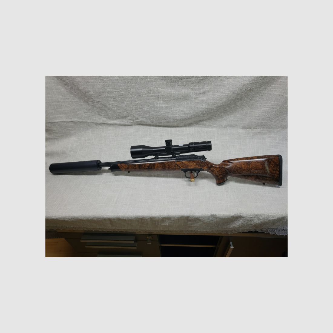 Repeating rifle Blaser R93 madera, imagen 1 de 5