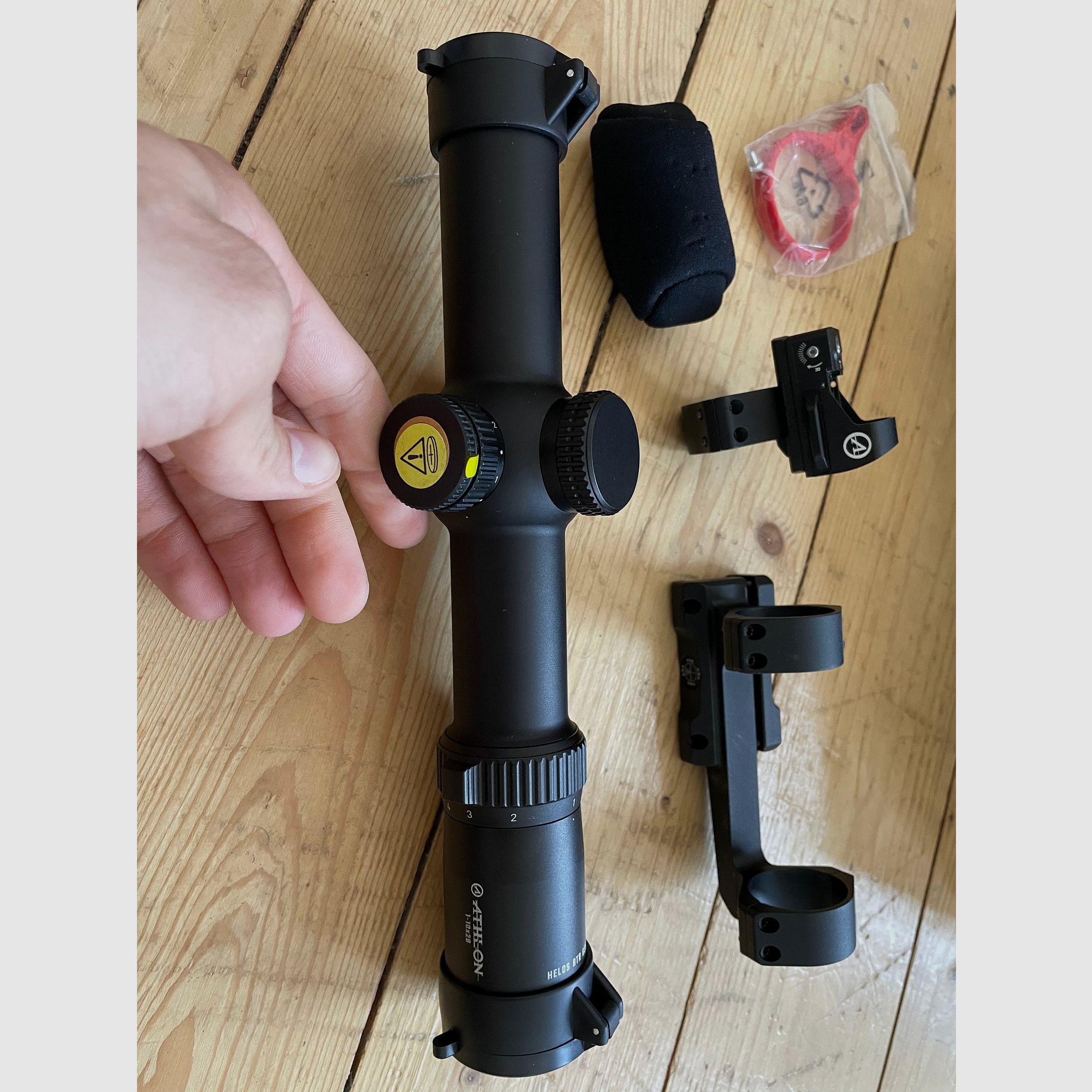 Celownik optyczny Athlon Helos BTR Gen2 1-10x28 LPVO z punktem czerwonym i montażem Era-Tac