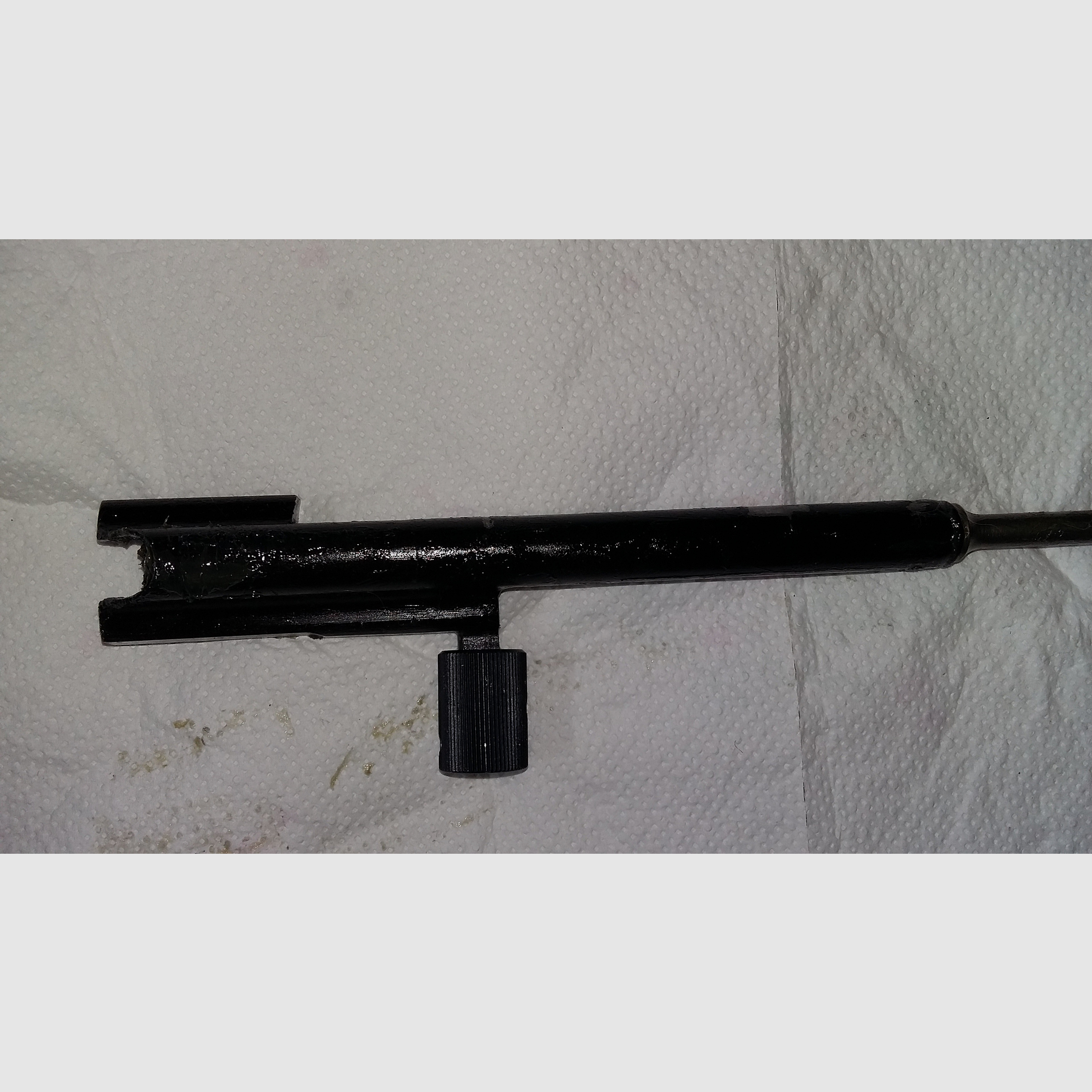 Modifizierter Original Izhmash Yunker 3 AK74 Deko Verschlussträger/Boltcarrier mit echtem Gaskolben und einem Zenitco style extended charginghandle. TAGS: AK47, AKM, Kalasch, Russland