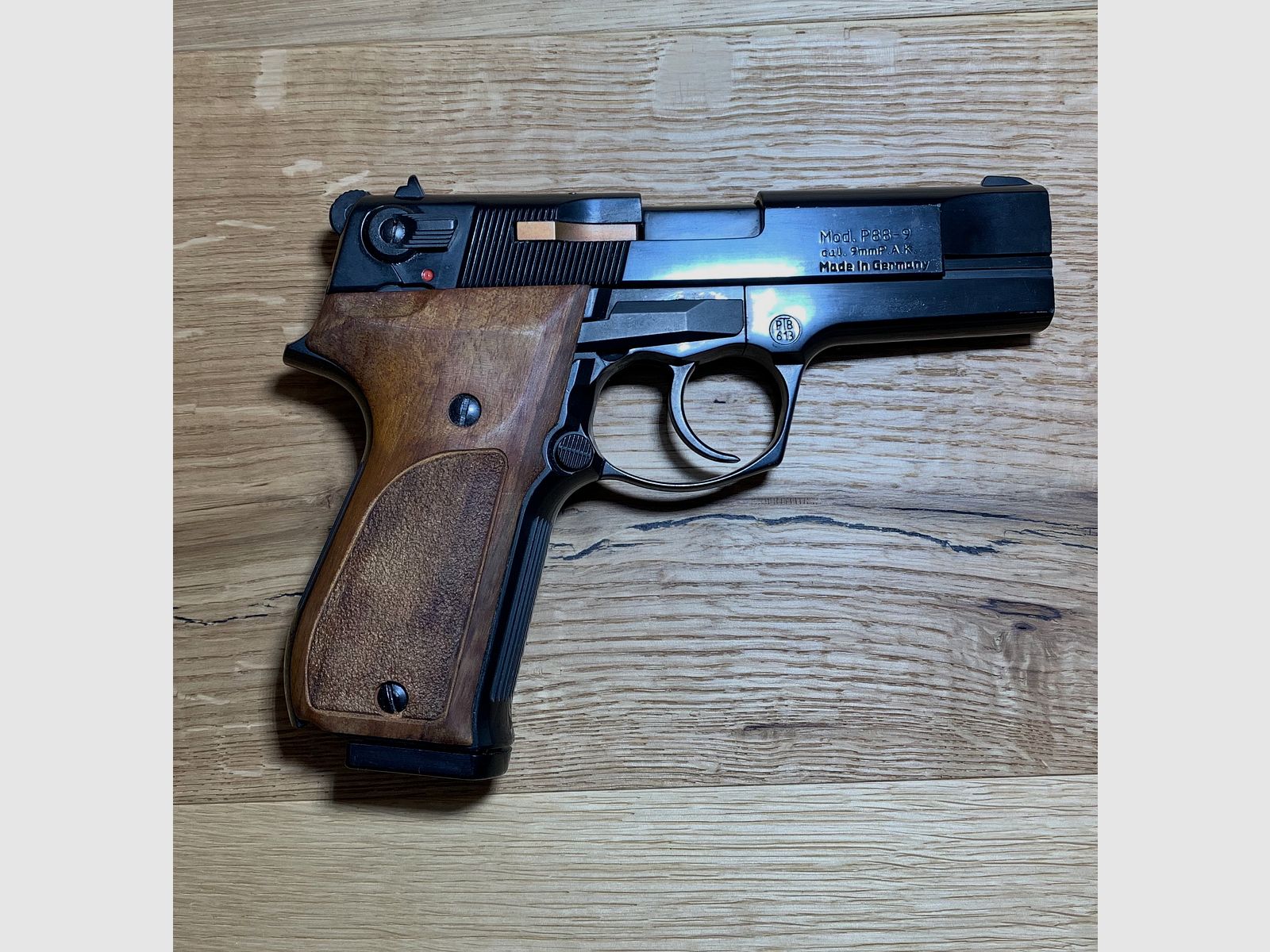 Walther P88 Compact signal pistol 9mm P.A.K. with wooden grips from Umarex