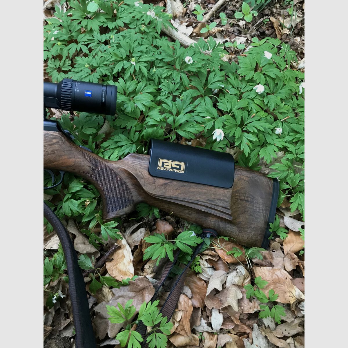 BEARPROOF PRECISION Podnóżek z uchwytem na naboje - Czarny