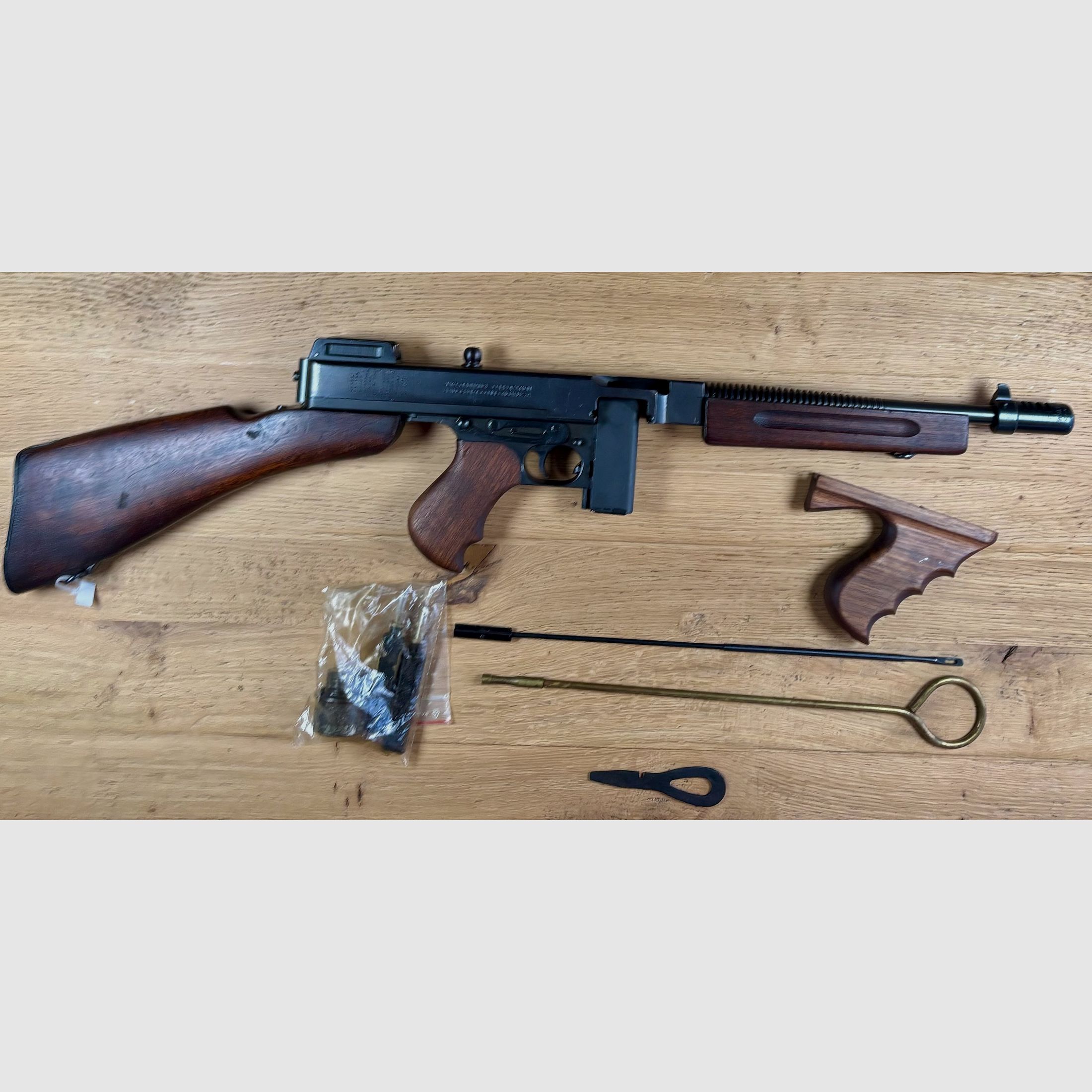 halbautomatische Büchse Auto Ordnance - Thompson1928 A1 - Kaliber: .45Auto   - Tommy Gun, Bild 4 von 13