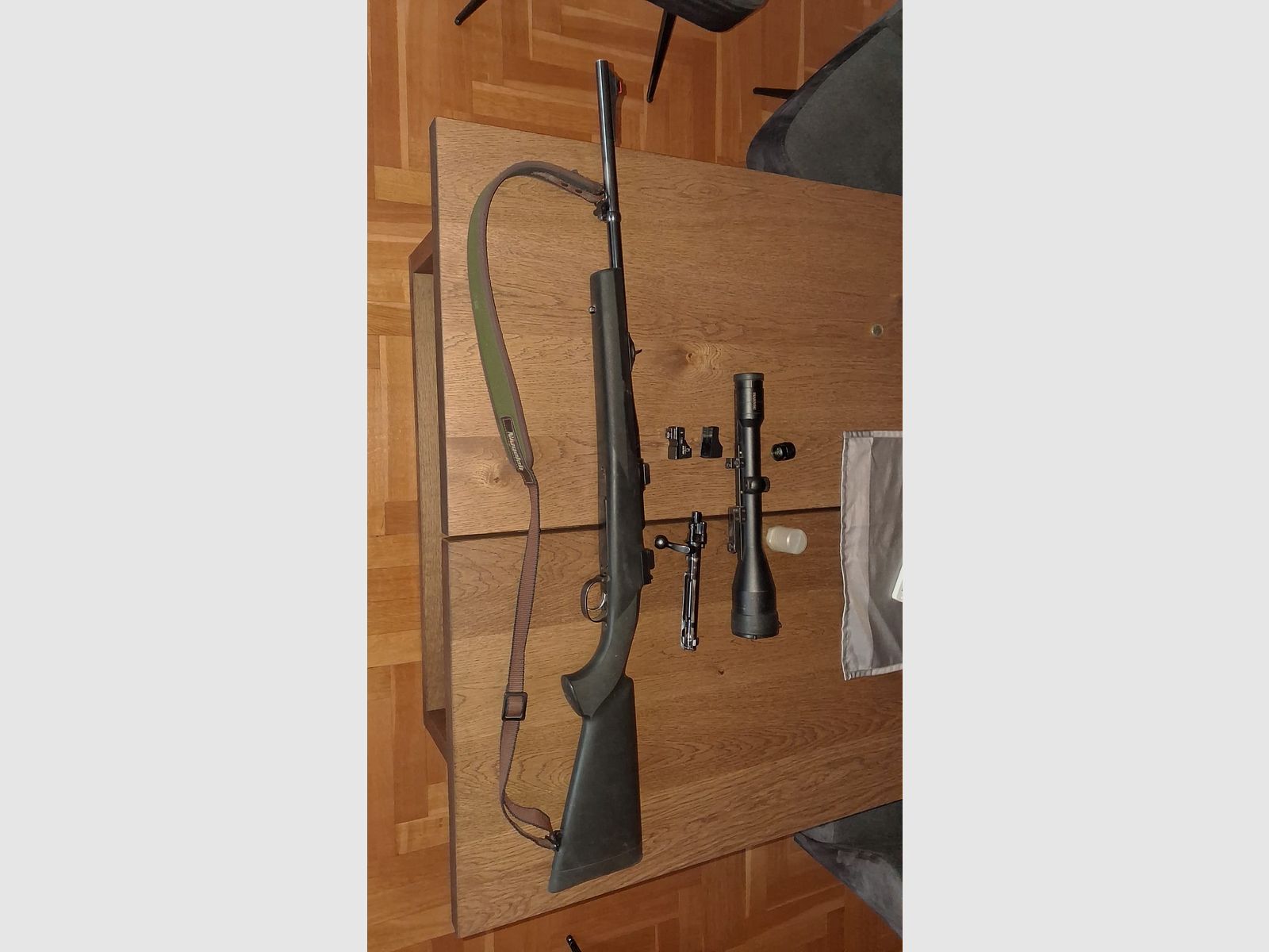 Mauser 98 „Forest“ in calibro 9,3x62 – pacchetto completo (Swarovski 8x56 + Docter Sight)