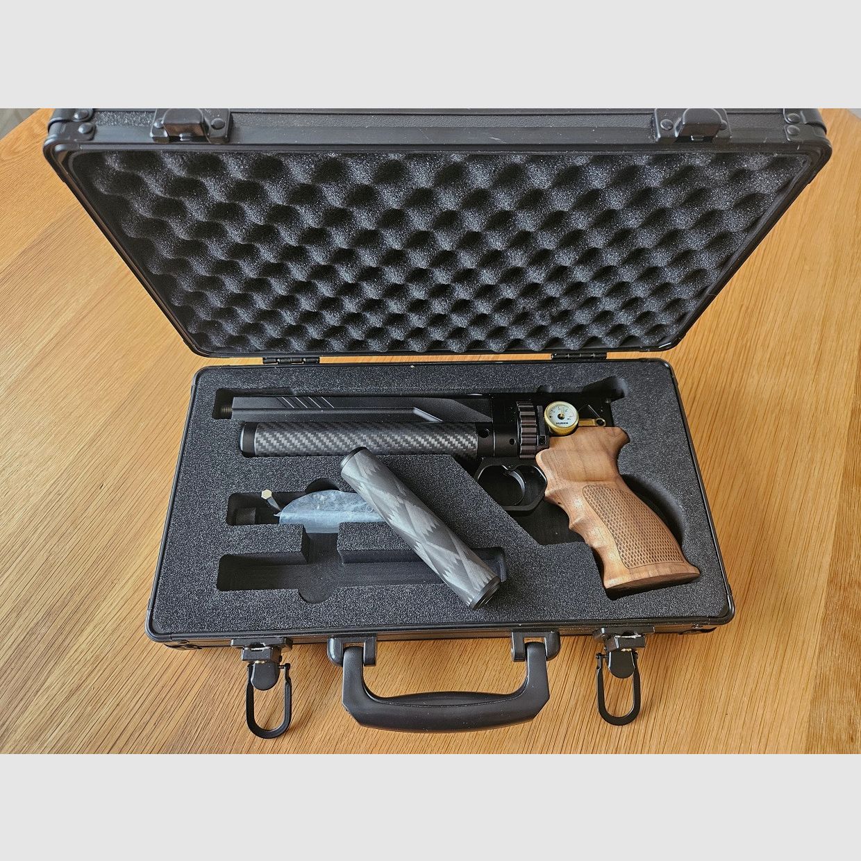 Verkaufe neuwertige Huben Pistole GK 1 incl. Zubehör zum TOP PREIS