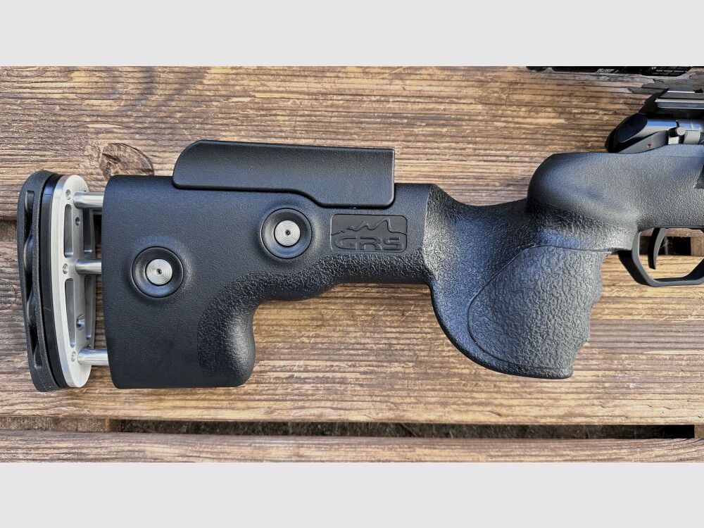 Voere Victor 3 con Stryker 5-50x56 HD bipode y freno de boca Sinus .22lr