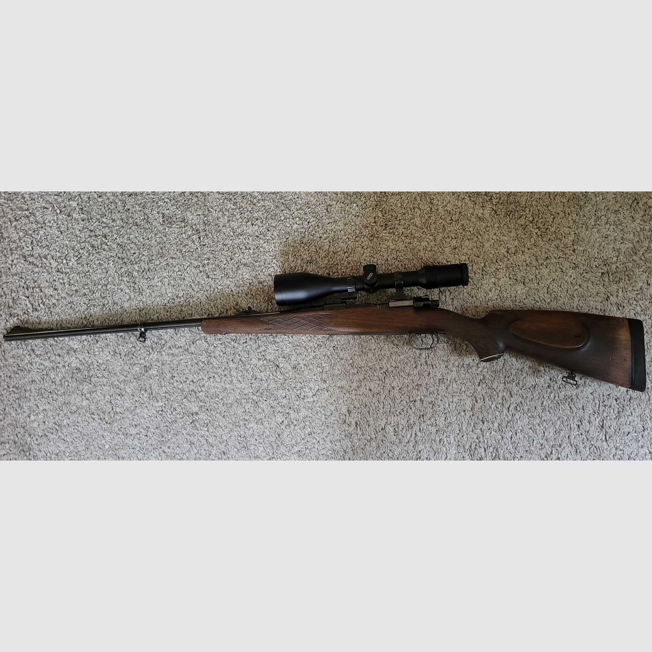 98er Repetierbüchse von Frankonia mit dem Meopta Zielfernrohr Meostar R1 3-12 x 56 RD mit Leuchtpunkt.