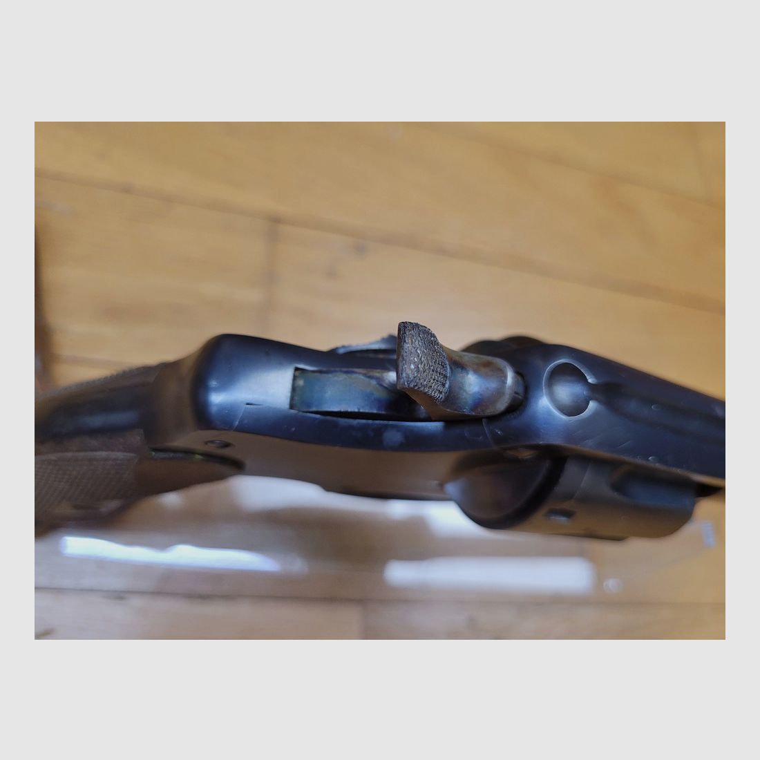 Schöner und guter Revolver 1892 spanisch aus den französischen Bestellungen von 1917 - Herstellung Trocaola Aranzabal Y Cia in Eibar - Kal. 8mm92 - Etui, Handschlaufe und Gurt - Schöne Mechanik und perfekter Lauf - Sehr schönes Exemplar 14-18 in TTBE ++, Bild 14 von 24