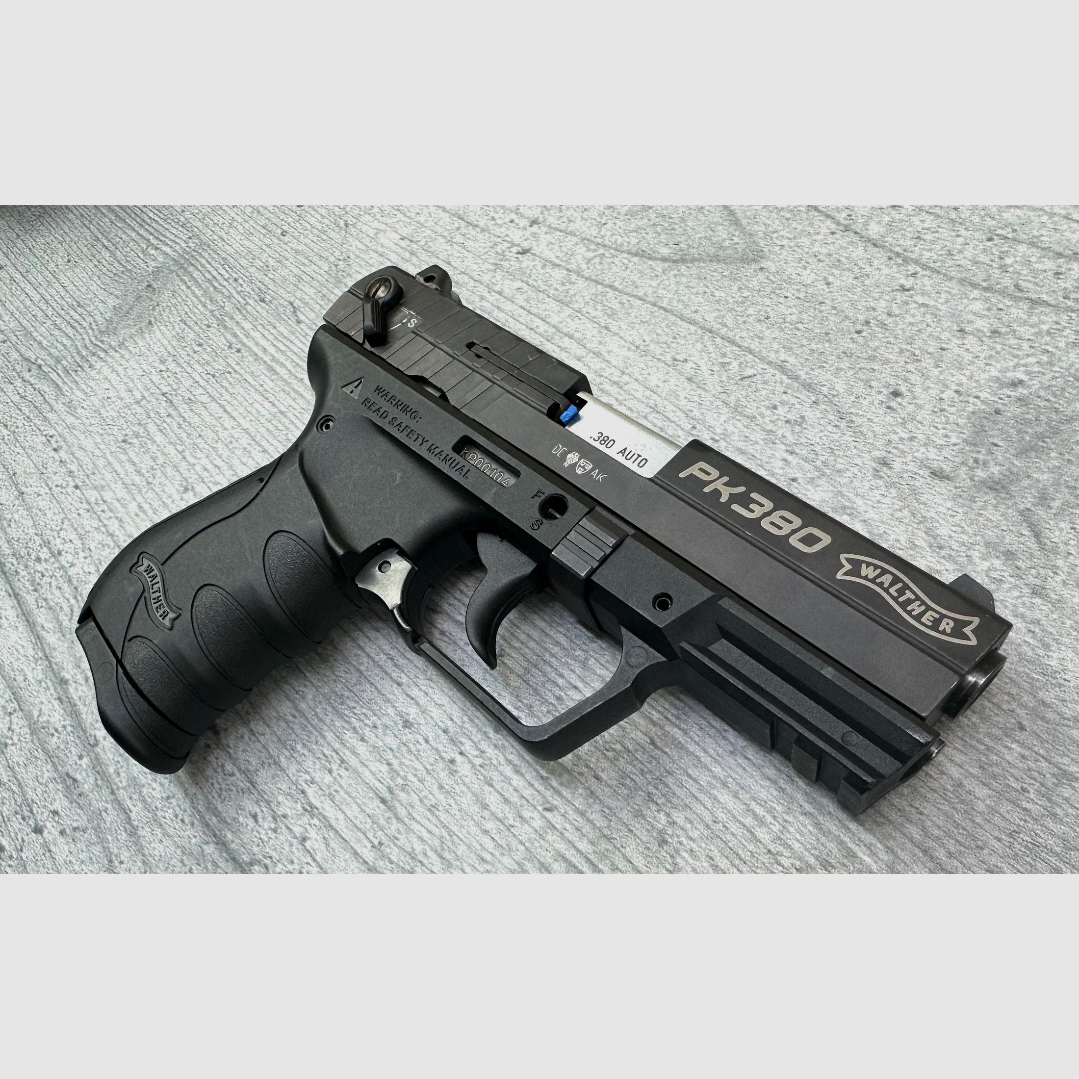Vorführwaffe Carl WALTHER PK380 Cal. 380 / 9mm Browning in Schwarz