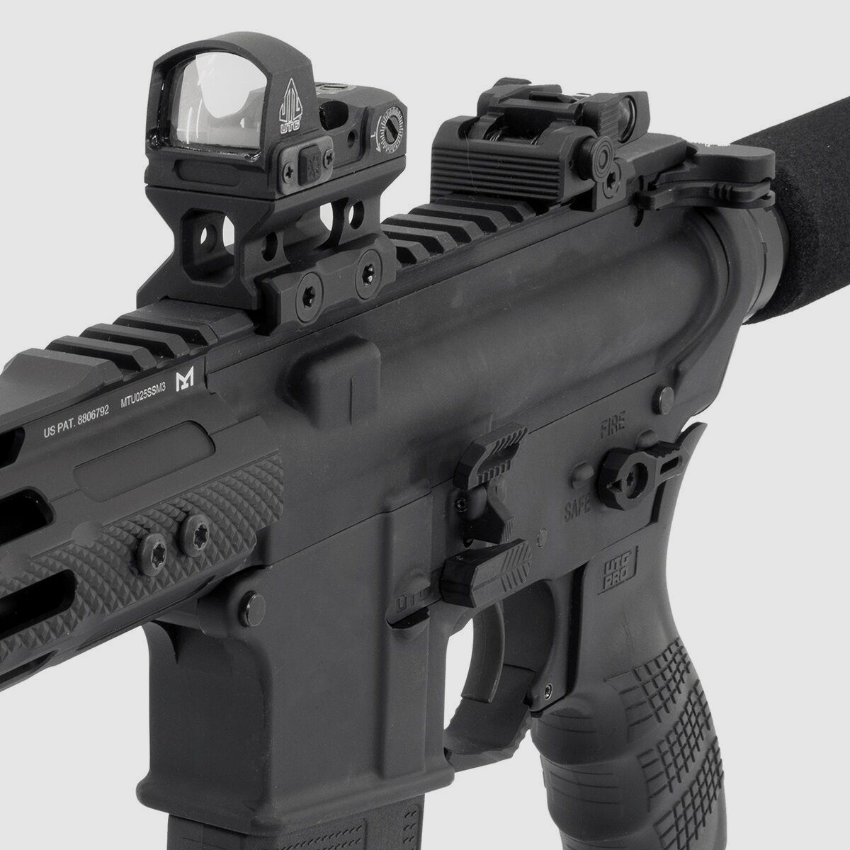UTG Leapers AR15 Oversized Bolt-Catch - schwarz