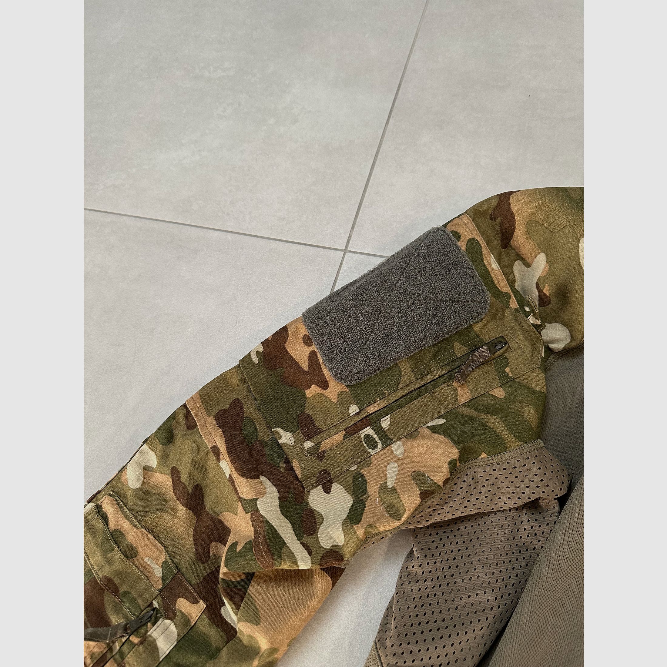 UF Pro Combat Shirt, besonderes Camo, Größe L Tiefstpreis