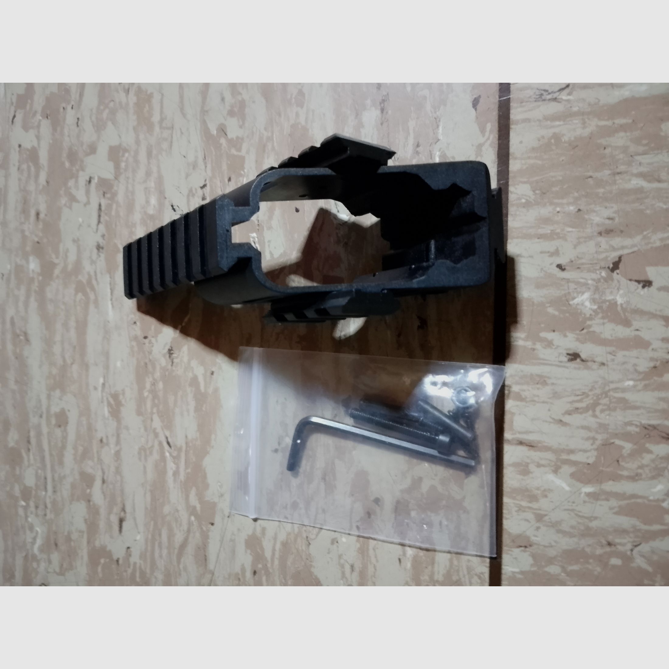 Supporto per pistola Pistol Scoup Montaggio Picatinny 20mm Weaver 7/8" Montaggio universale in polimero nero nuovo