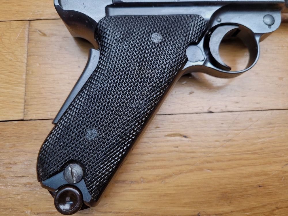 Très beau Luger Suisse P06/1929 – cal 7,65 Parabellum – l&rsquo;un des tout derniers sortis – Très rare exemplaire pour le marché civil ( un des 317 !) – monomatricule – chargeur au modèle – État excellent !, image 14 sur 19