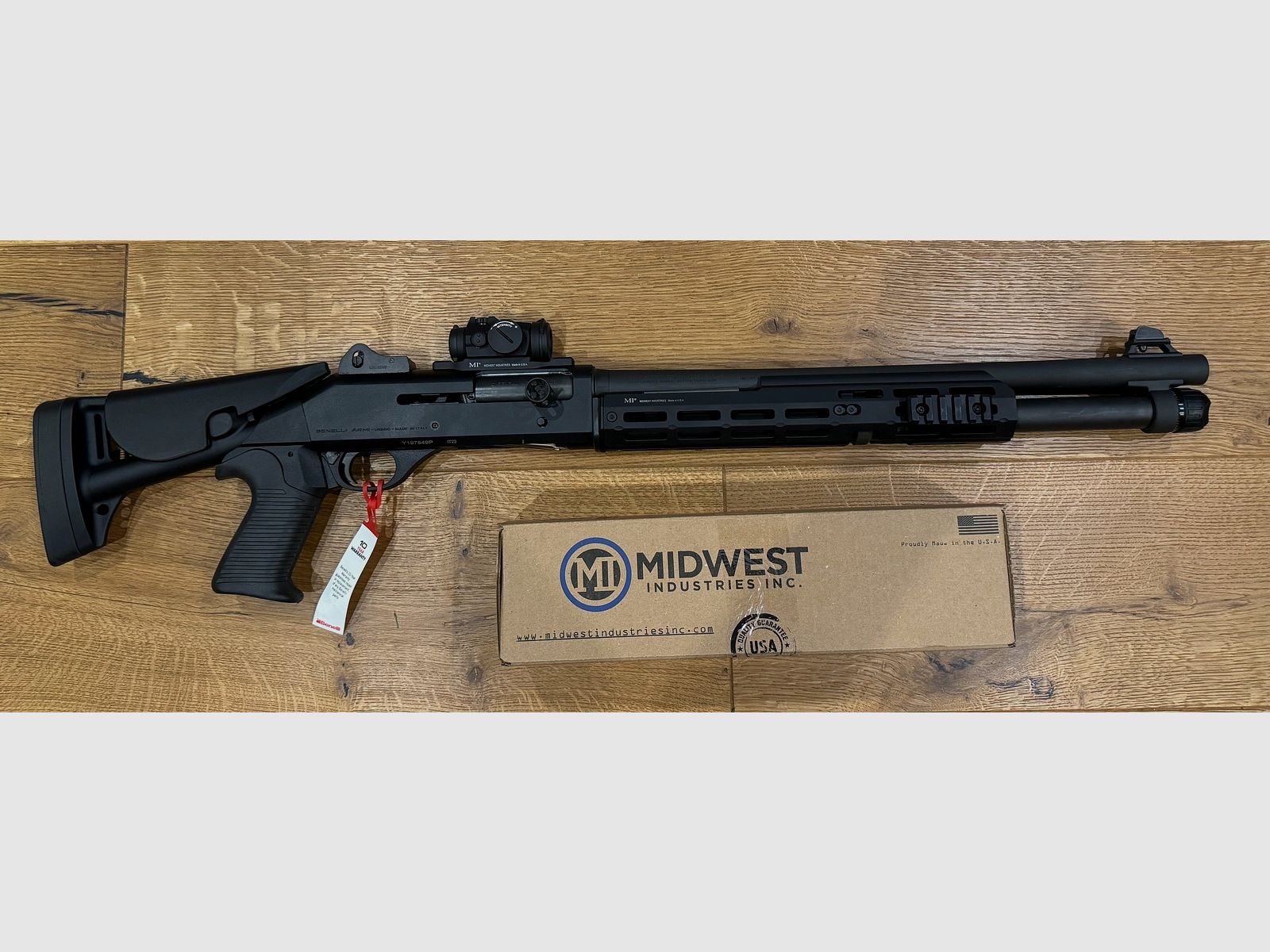 Benelli M4 Super 90 TS avec Aimpoint et crosse avant M-LOK