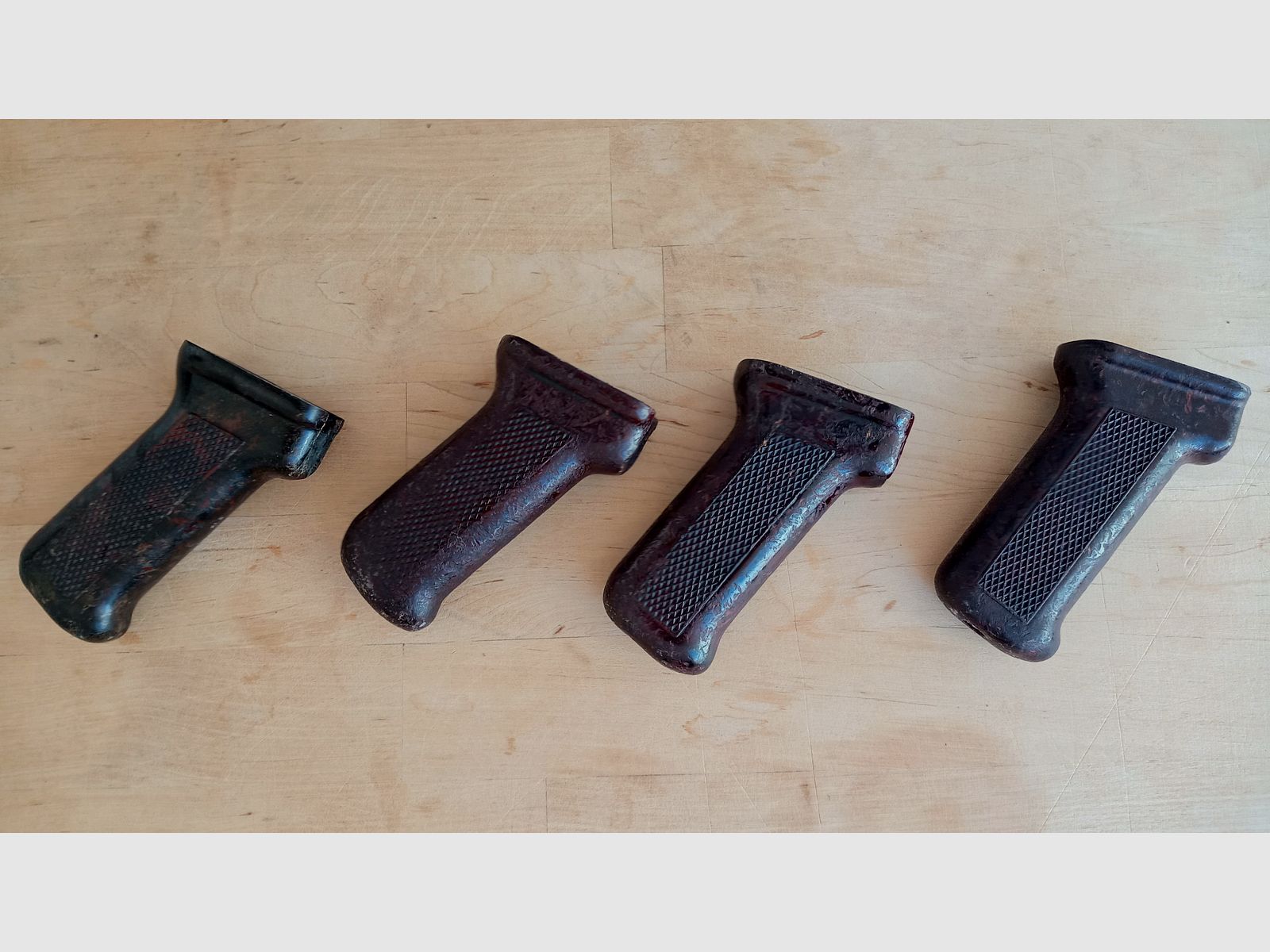 Rumänische AKM-Griffe aus Bakelit besser als der russische Griff / auch für AK74 AK-100 / Yunker / Cybergun 47
