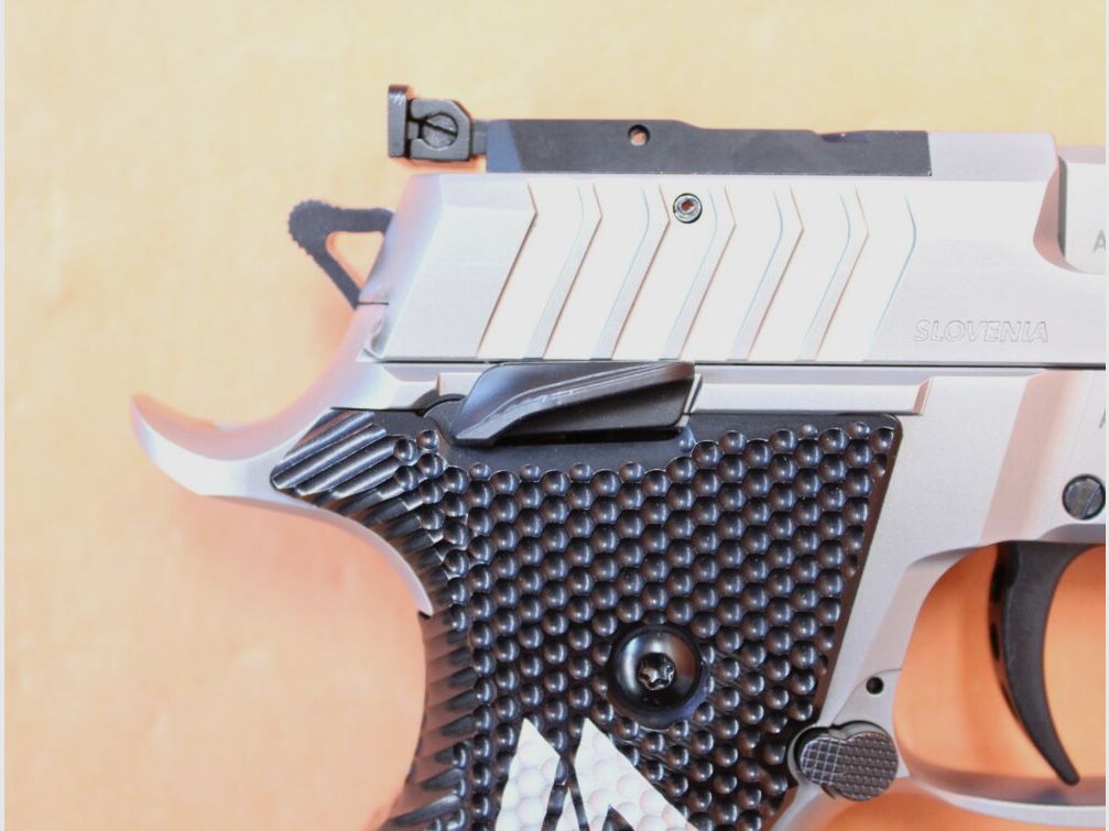 AREX Ha.Pistol 9mmLuger AREX ALPHA RACE WFORCE1 OR/ Optics Ready 5" Barrel/ Stainless/ 2 Spare Magazines