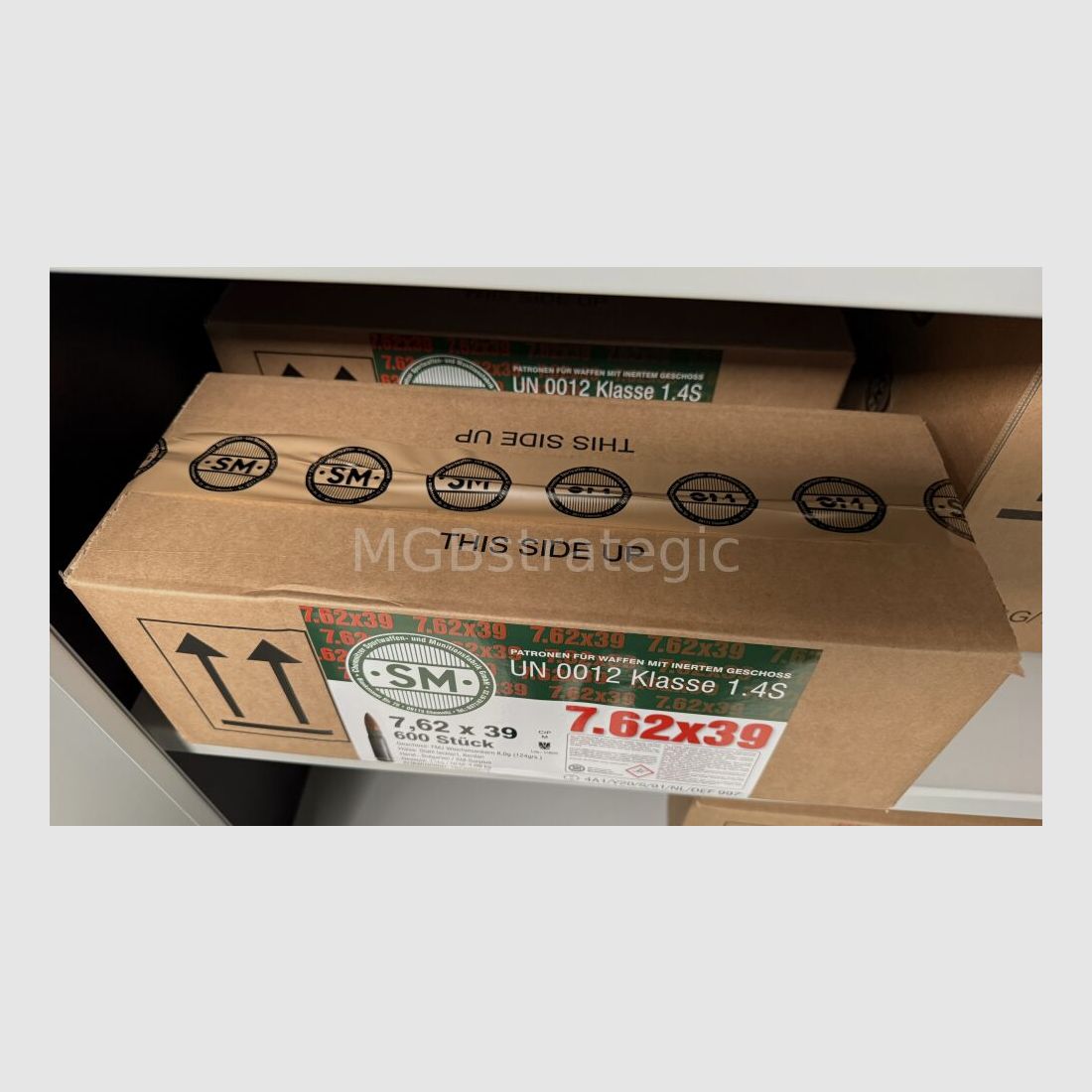 Cartucce 7,62 x 39 Surplus - SM 600 colpi - Paese di origine Bulgaria, involucro in acciaio verniciato Berdan, proiettile 8,0 gr. nucleo morbido, confezionato in 75/600 cartucce in UN BOX con CIP