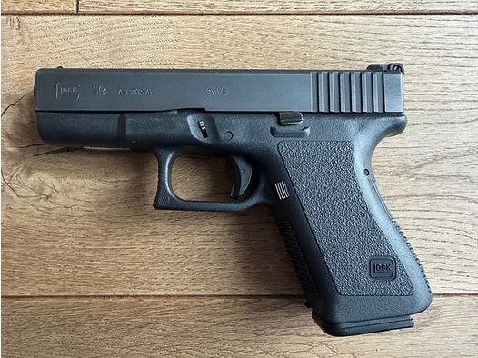 Glock 19 Gen 2  9mm - sehr guter Original-Zustand - 3 Magazine - Sport-Holster