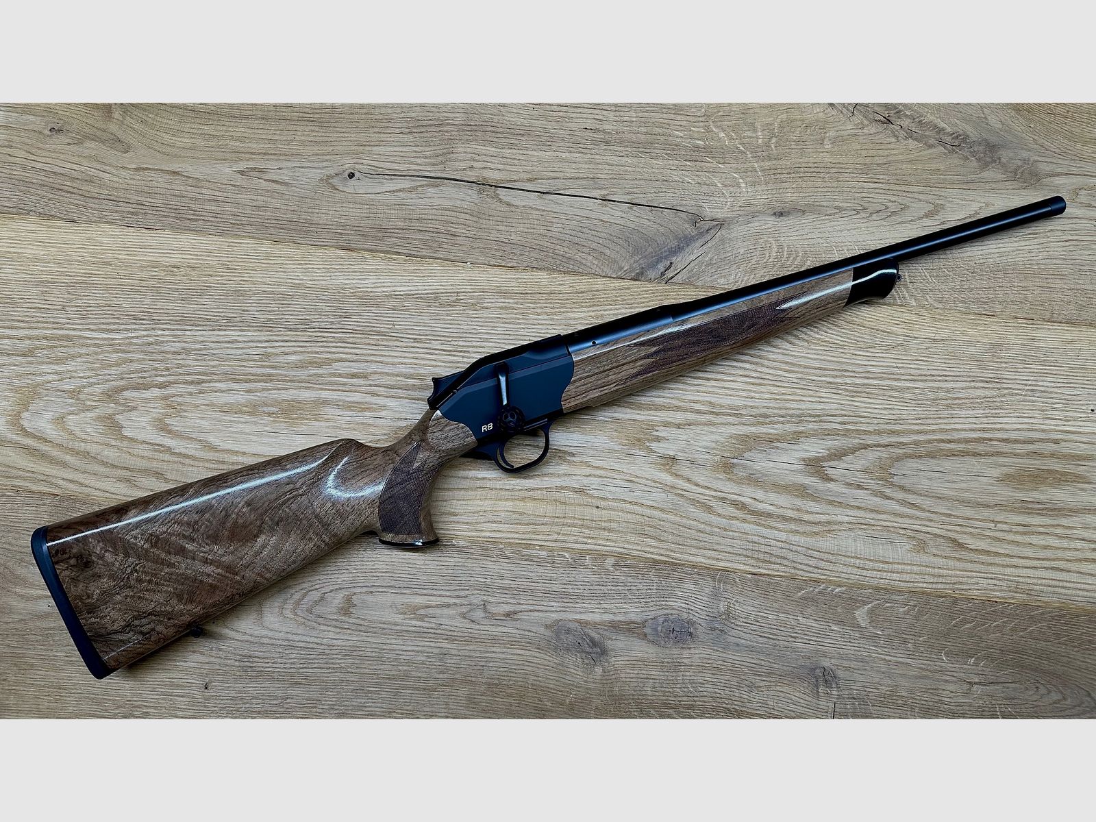 Blaser R8 / HK 3 / M15x1 / gekürzter Lauf / goldenes Logo / AH Kammergriffkugel / Kaliber nach Wahl