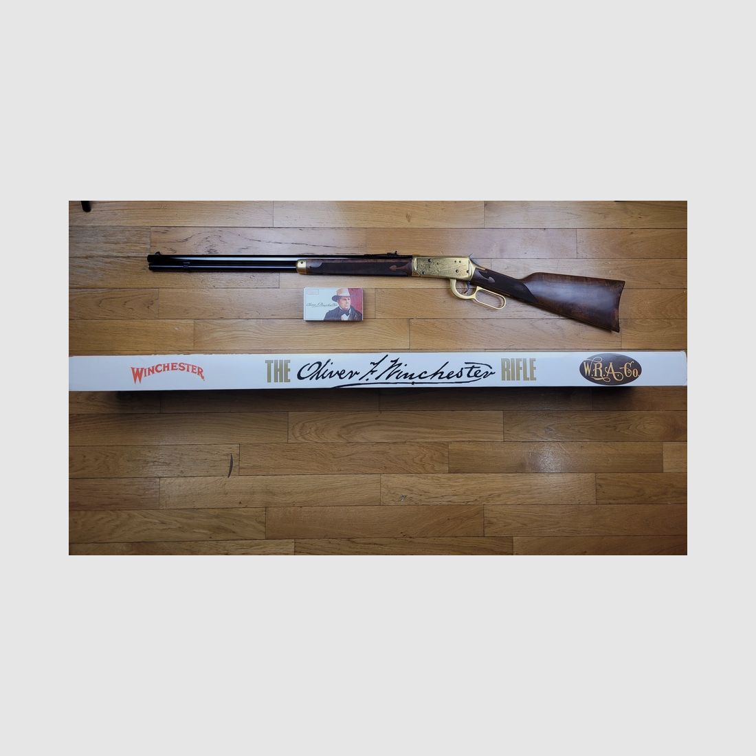 Winchester Kommemoration « Oliver F. Winchester » 1894 – 20.000 Ex. – Wunderschöne Quadrillagen – 38-55Win – Originalverpackung – Zustand TOP!, Bild 1 von 30