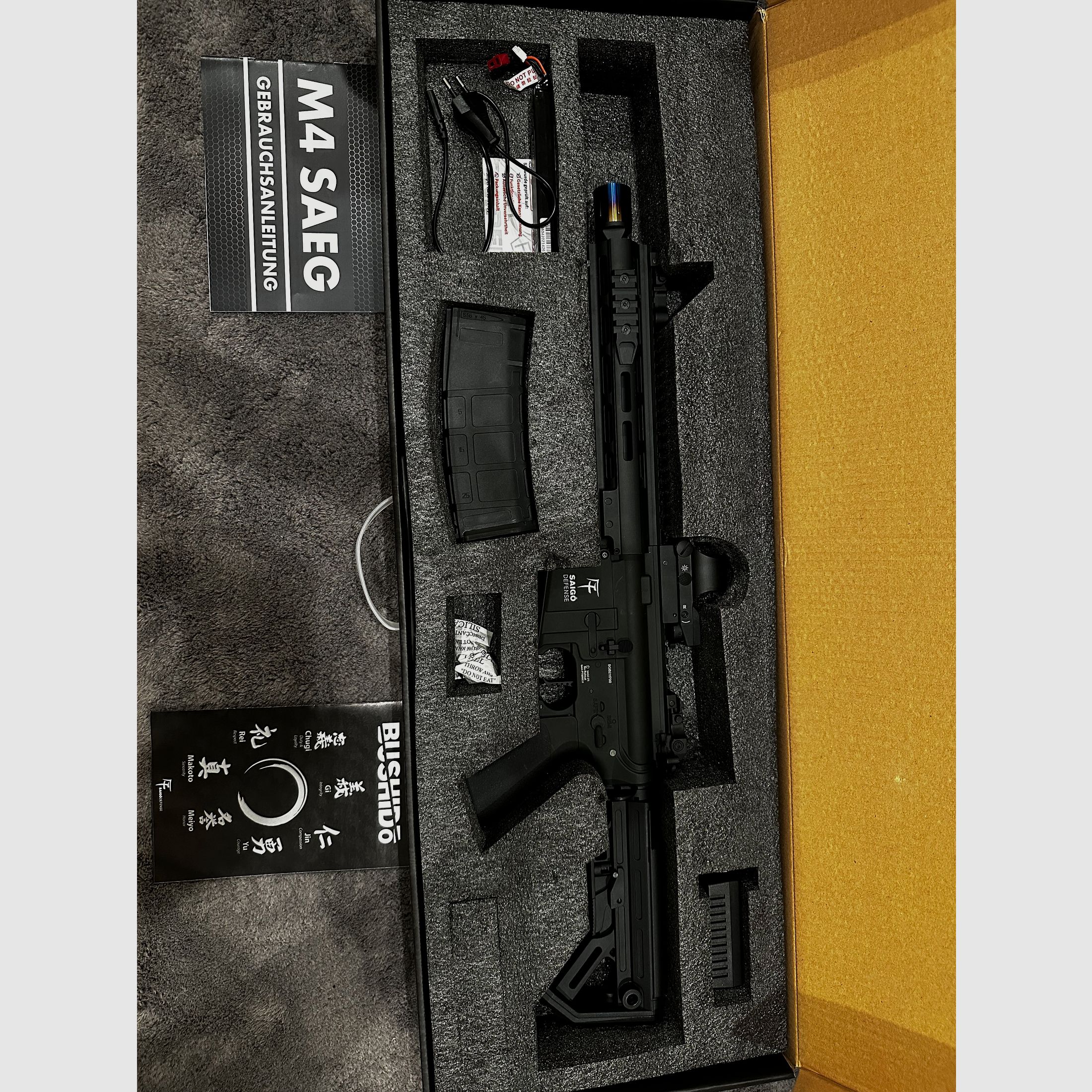 Saigo Defense Bushido Gi M4 inkl. Zubehör