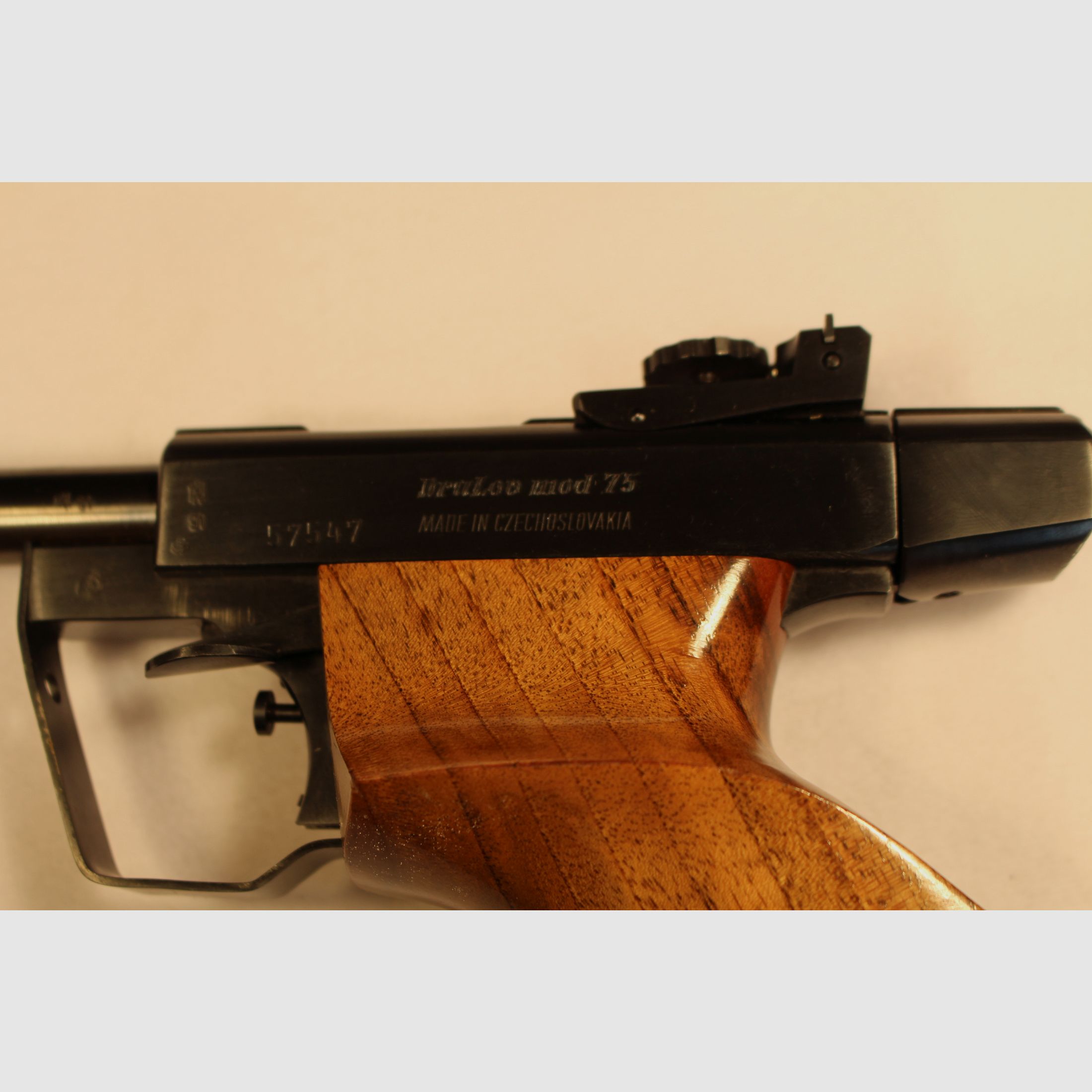 Drulov Model 75 pistola de un solo disparo.