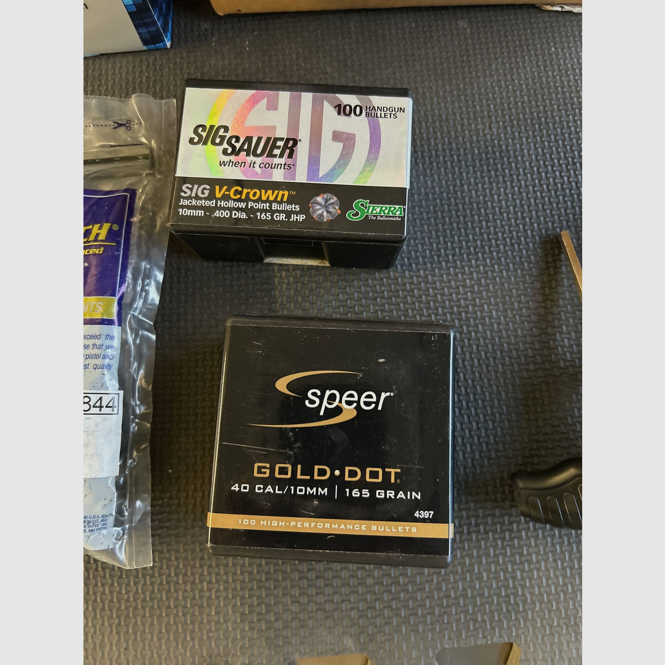 Diverse Geschosse und Hülsen 40 S&W