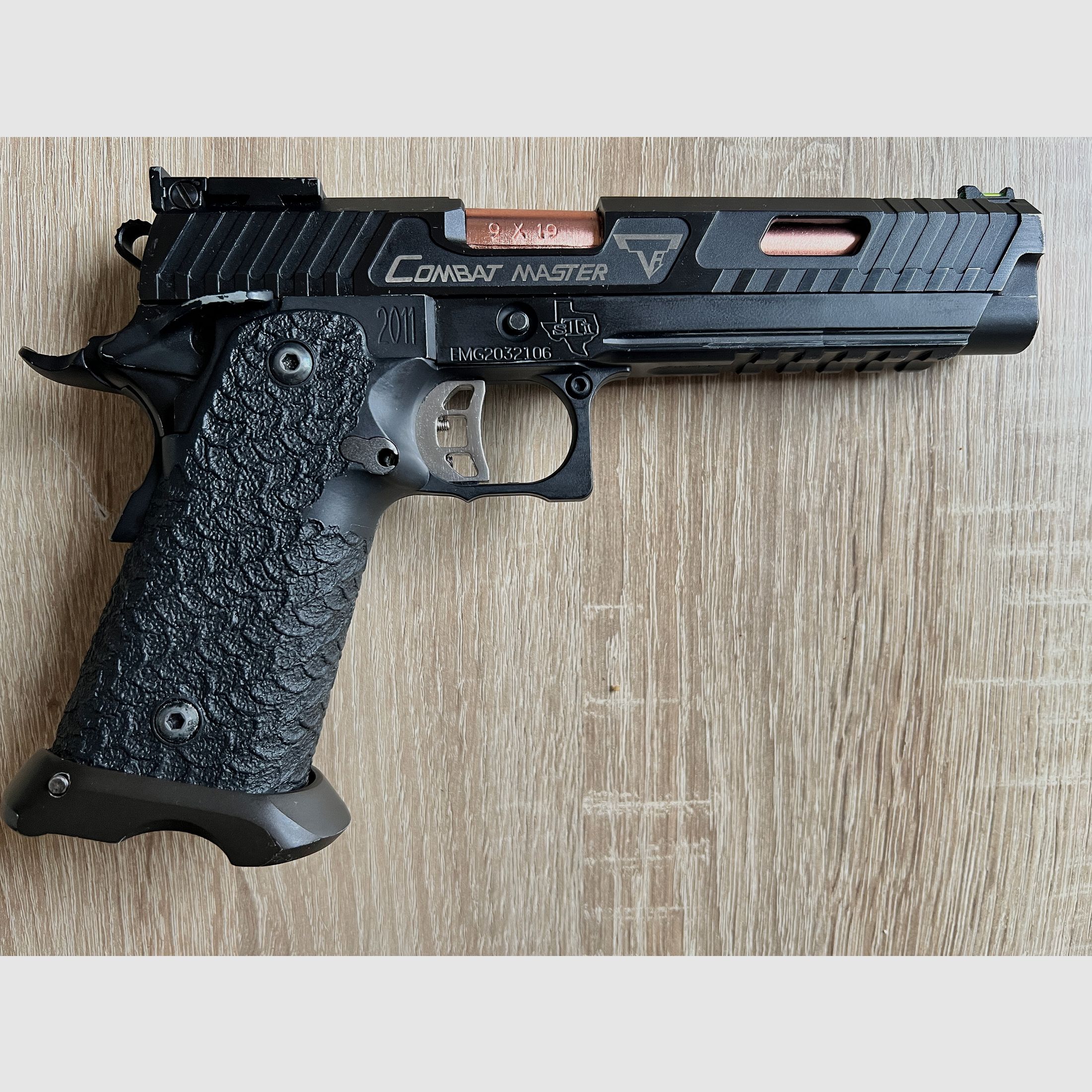 Combat Master 2011 par EMG