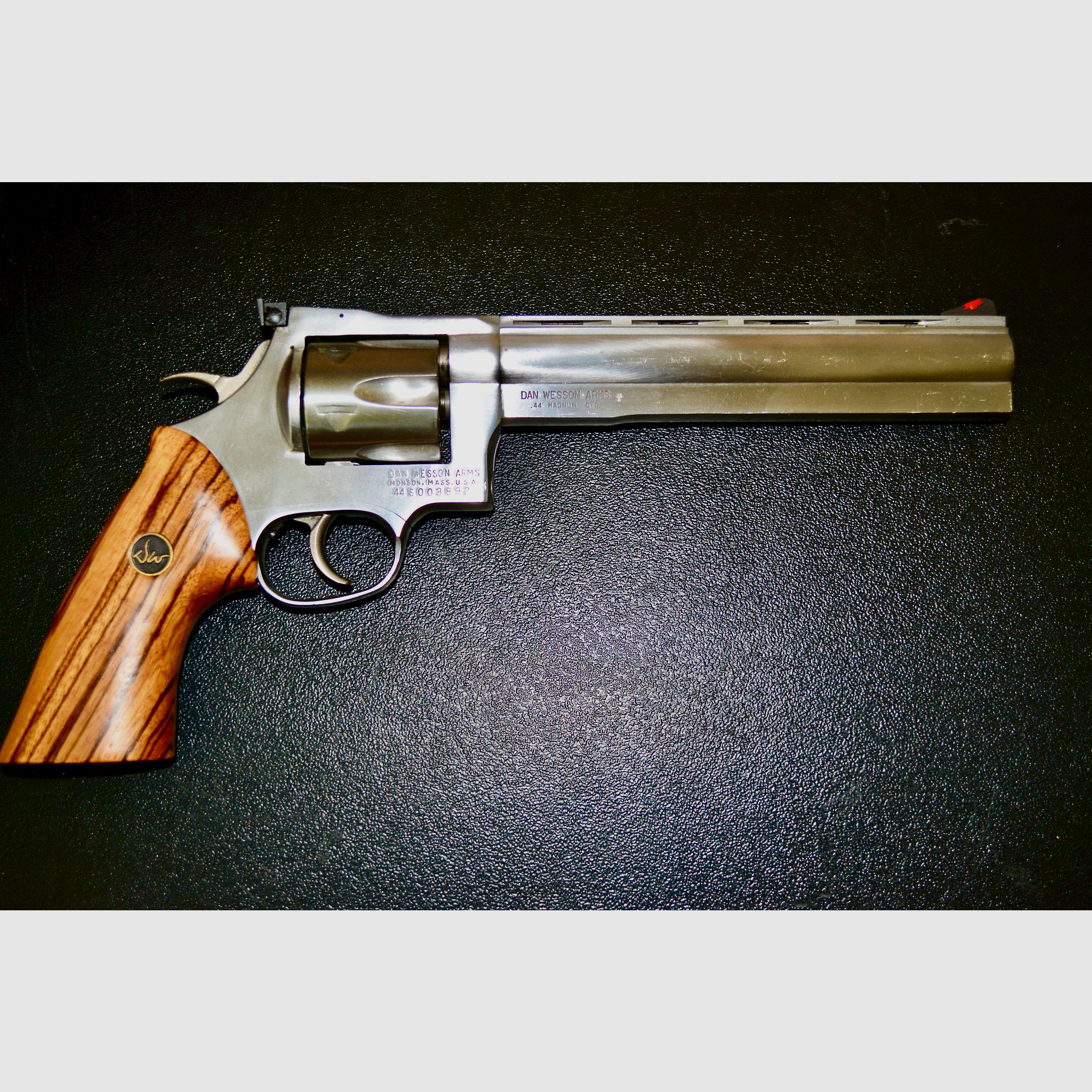 RARIDAD DAN WESSON 744 VH, 6 ' y 8 ' pulgadas de cañón en la maleta!