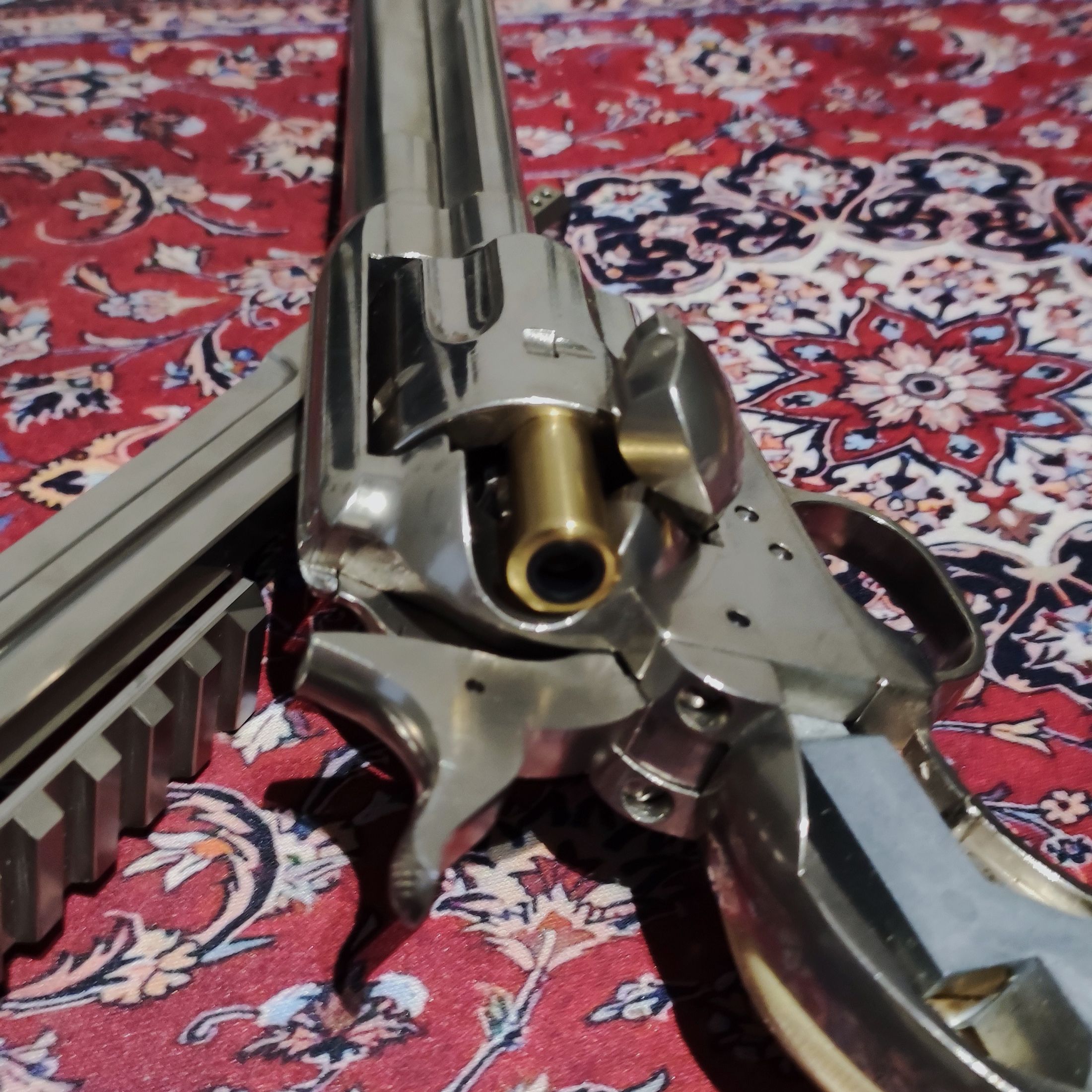 Peacemaker des Kings Arms en argent-chrome