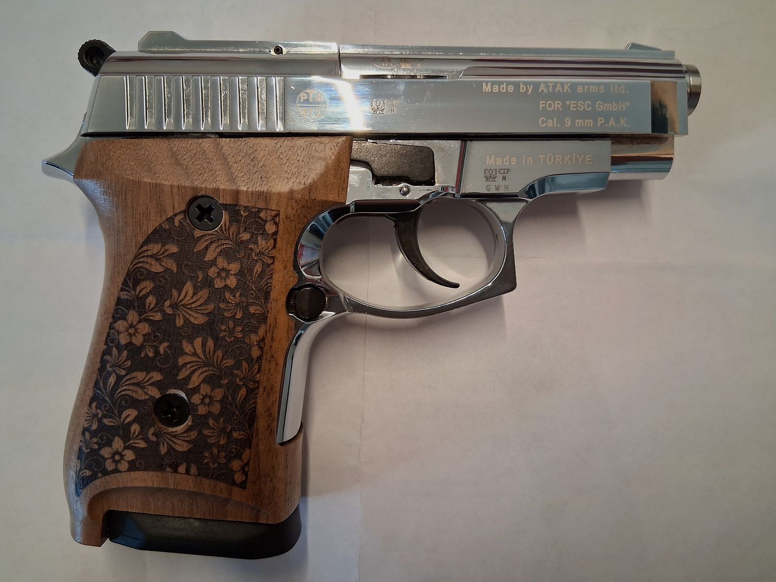 Zoraki 914 chrom (PTB-972), Holzgriffschalen, 2 Ersatzmagazine (neuwertig, ungeschossen)