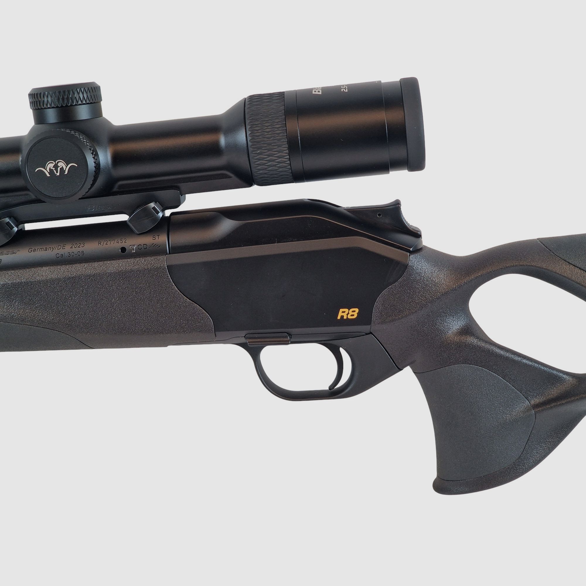 Blaser R8 Ultimate Cal. 30-06 LL. 52cm con M15x1 e Blaser B2 2,5-15x56 IC S disponibile subito