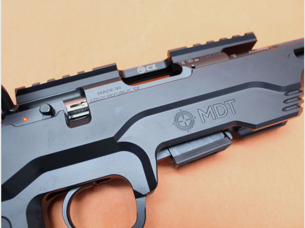 CZUB Rep.Büchse .22lr CZUB CZ457 MDT Chassis 20" Varmint Lauf/ Gewinde 1/2-20