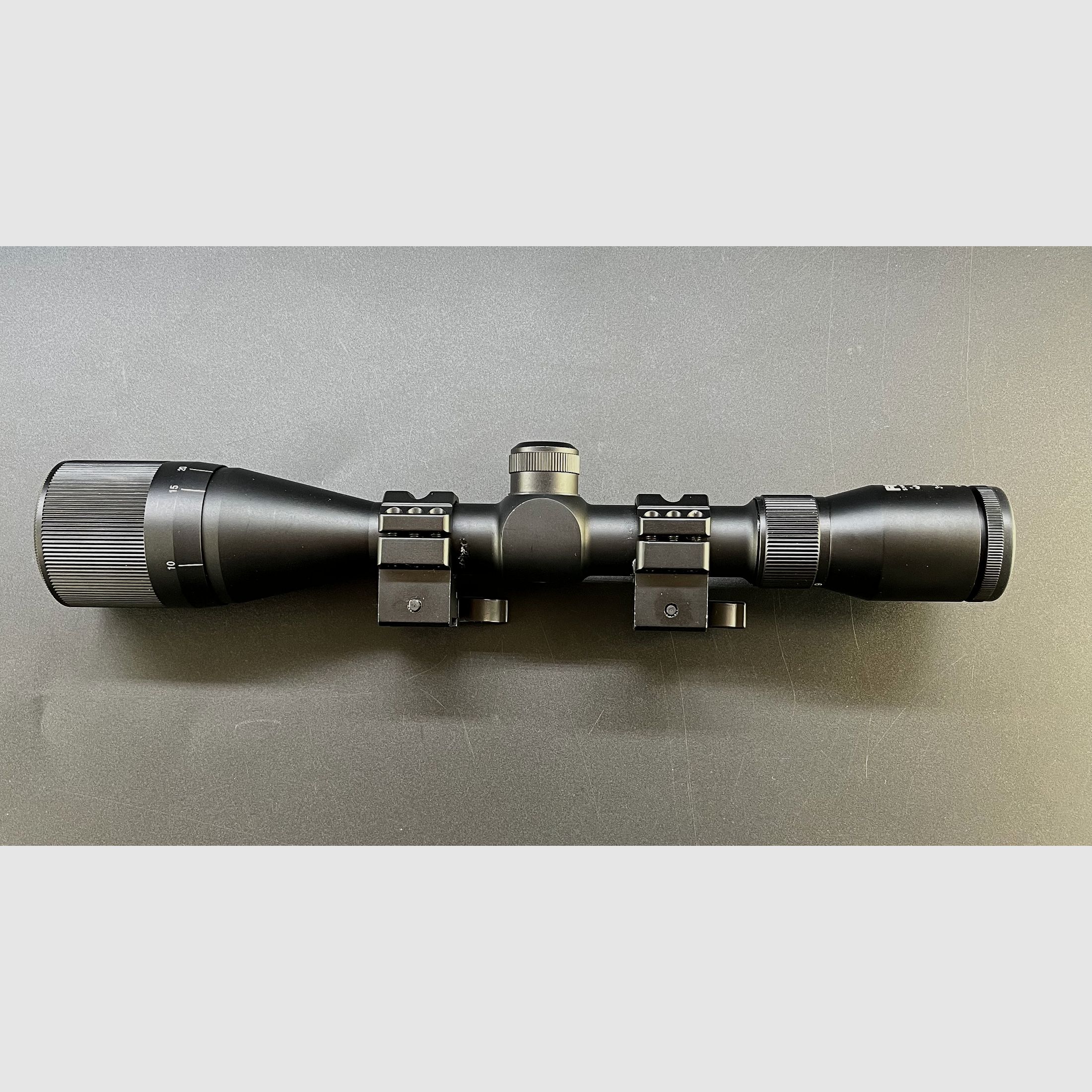 Aussteller FOCUS In Sight 3-9x40 AO #4 mit Ringmontage 114249