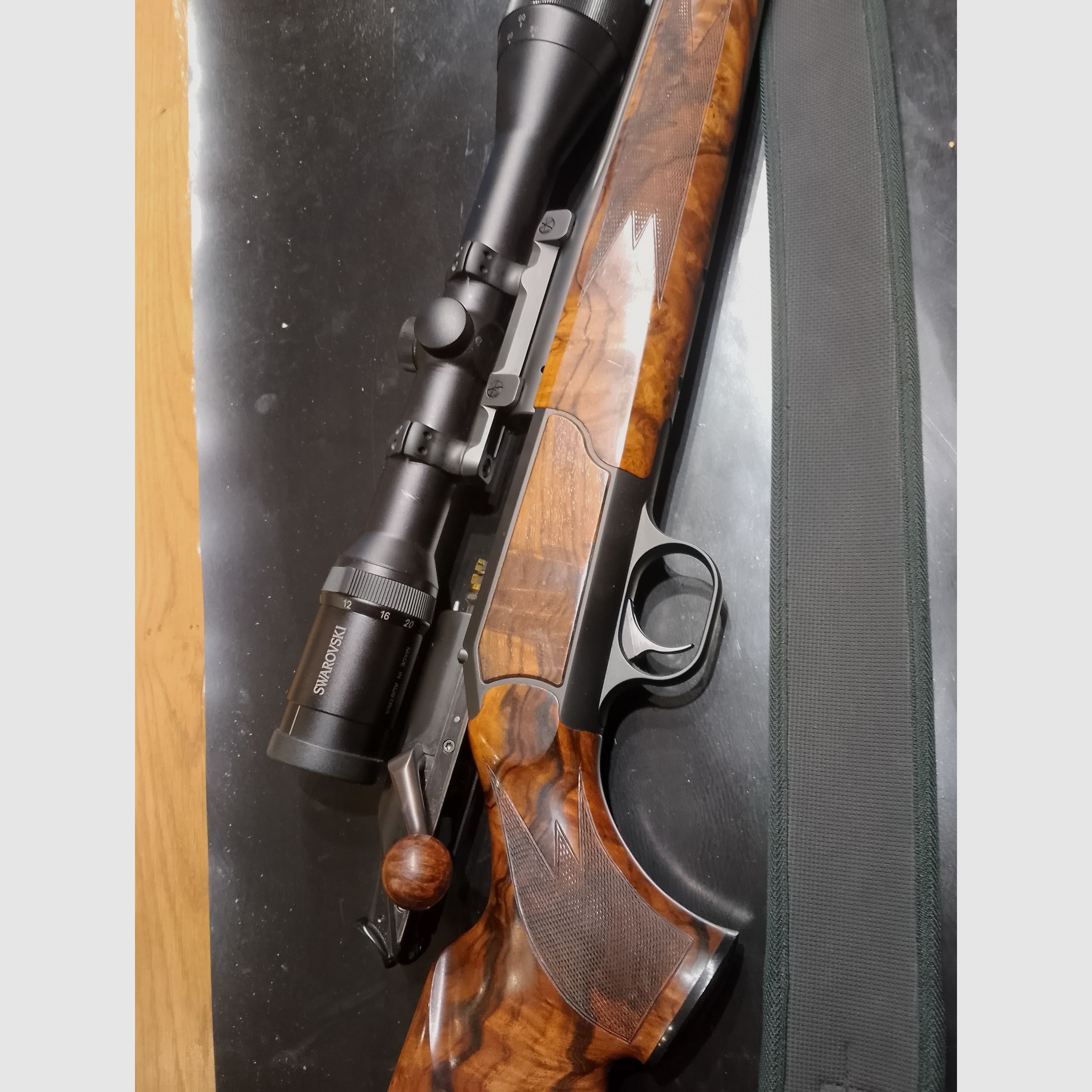 R93 Luxus  30-06 & .222 mit Swarovsky Gläsern