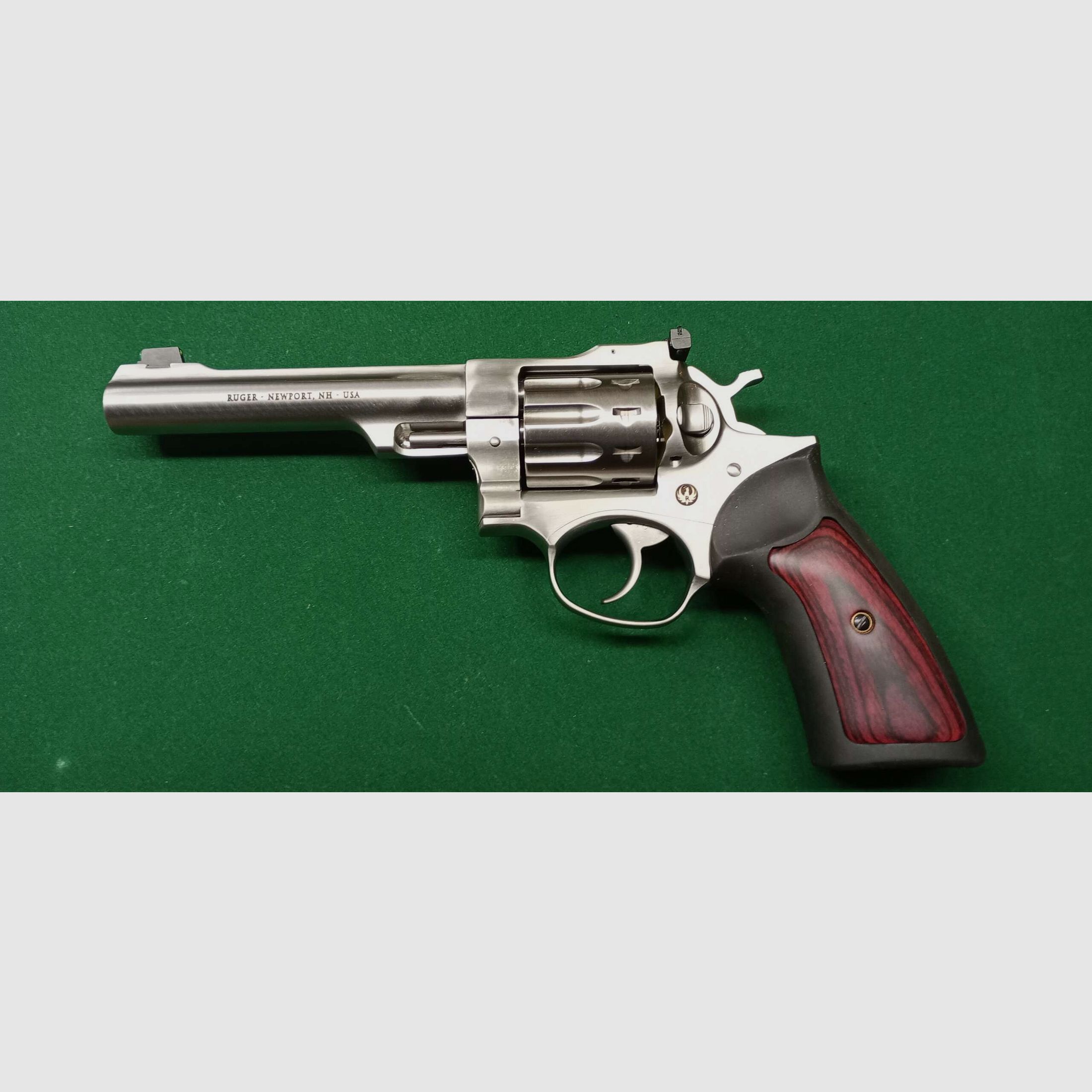 Revolver RUGER mod. GP100 5.5" cal. .22 L.r, image 1 of 2