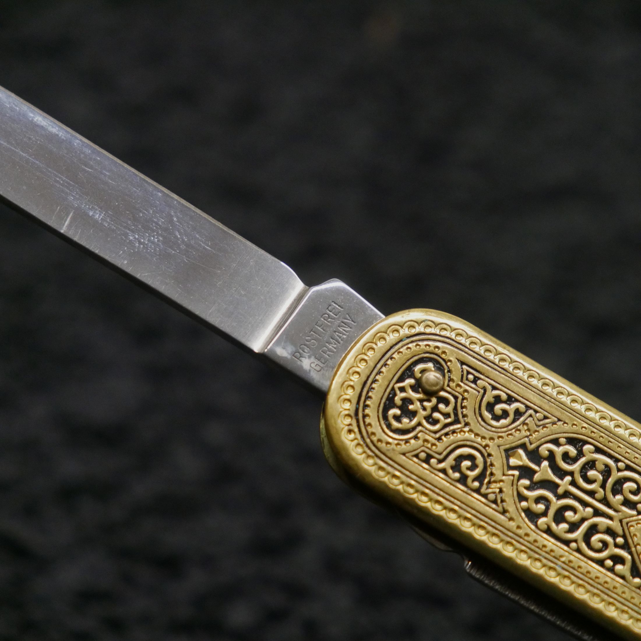 Nóż składany Justus Bierhoff Solingen 3-częściowy ornamentowany z logo Bayera z etui ochronnym vintage