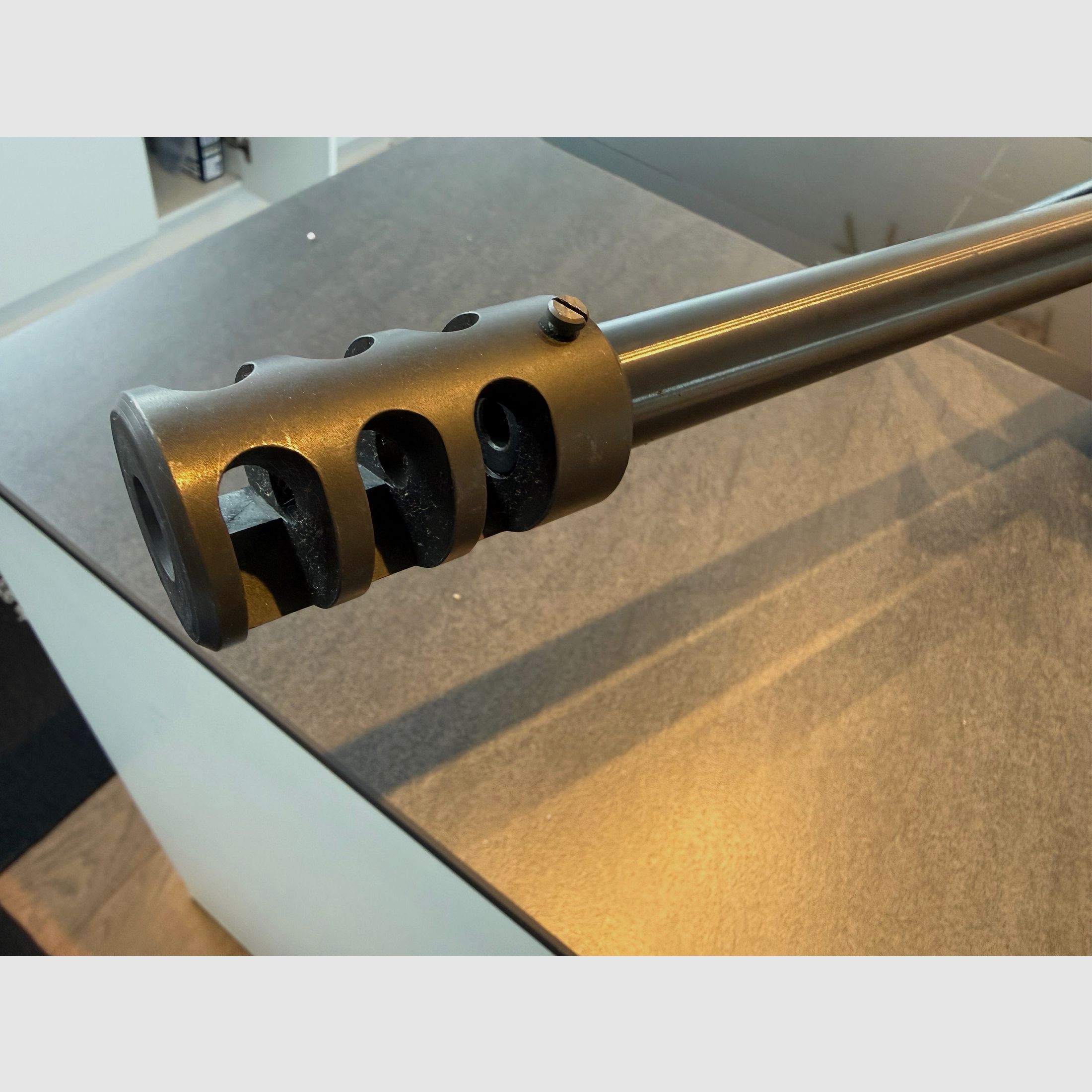 Sako TRG 42, Cal. 300 Win Magnum, negro. Swarovski Habicht, 4-16x50