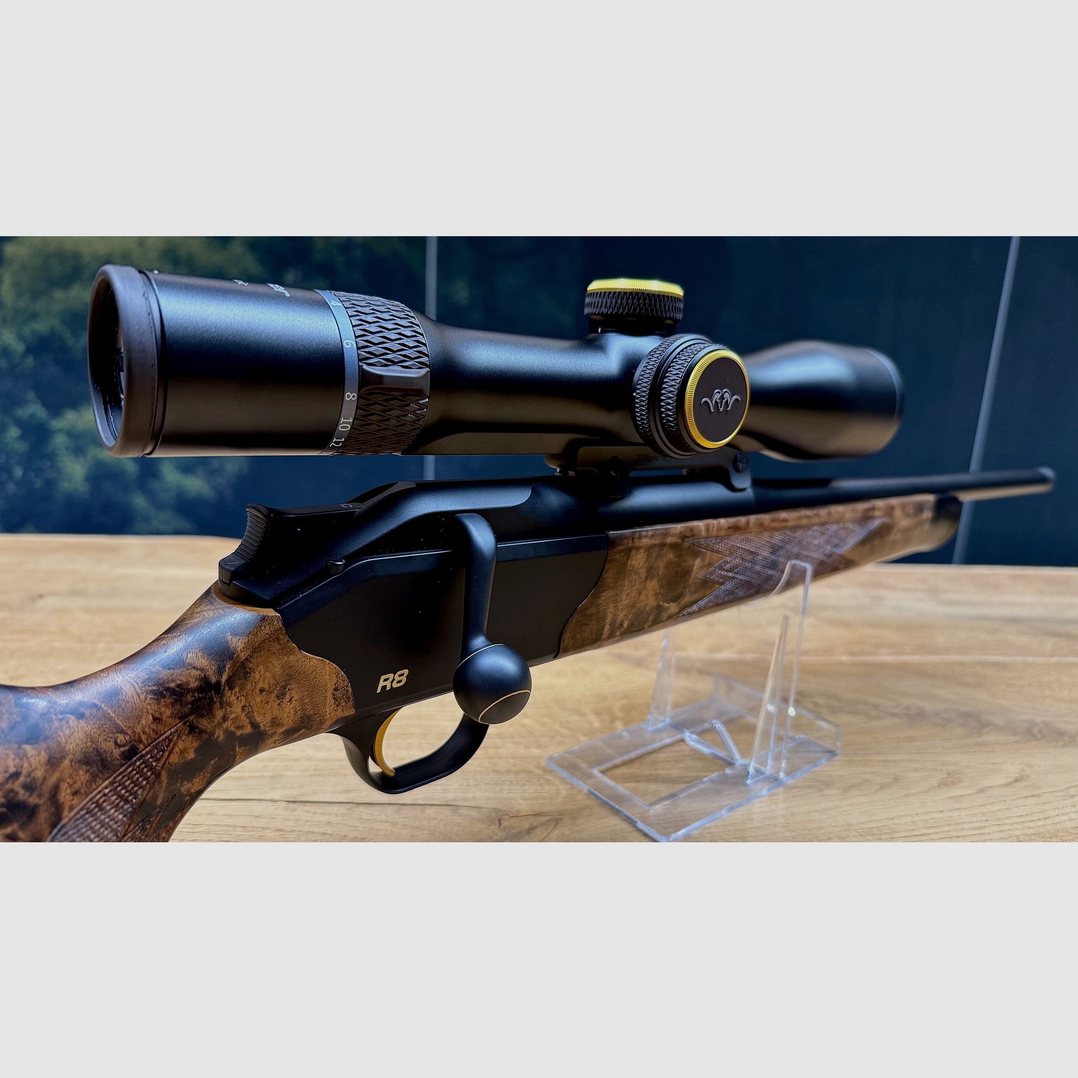 Blaser R8 Custom Schaftholz HK 9-10 / inkl. Blaser B1 2,8-20x50 Custom / mit vielen Goldelementen / TRAUMWAFFE