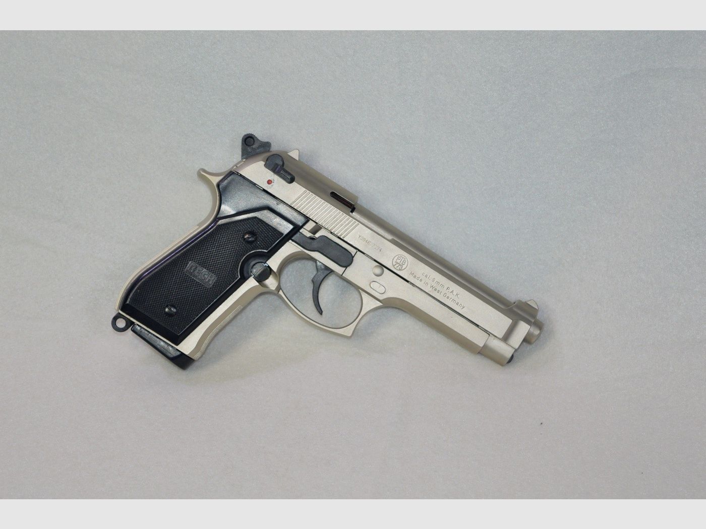 Top-Pakket! Reck Miami Mod. 92 F verchroomd, Cal. 9 mm P.A.K. + takt. Holster + 2. Magazin