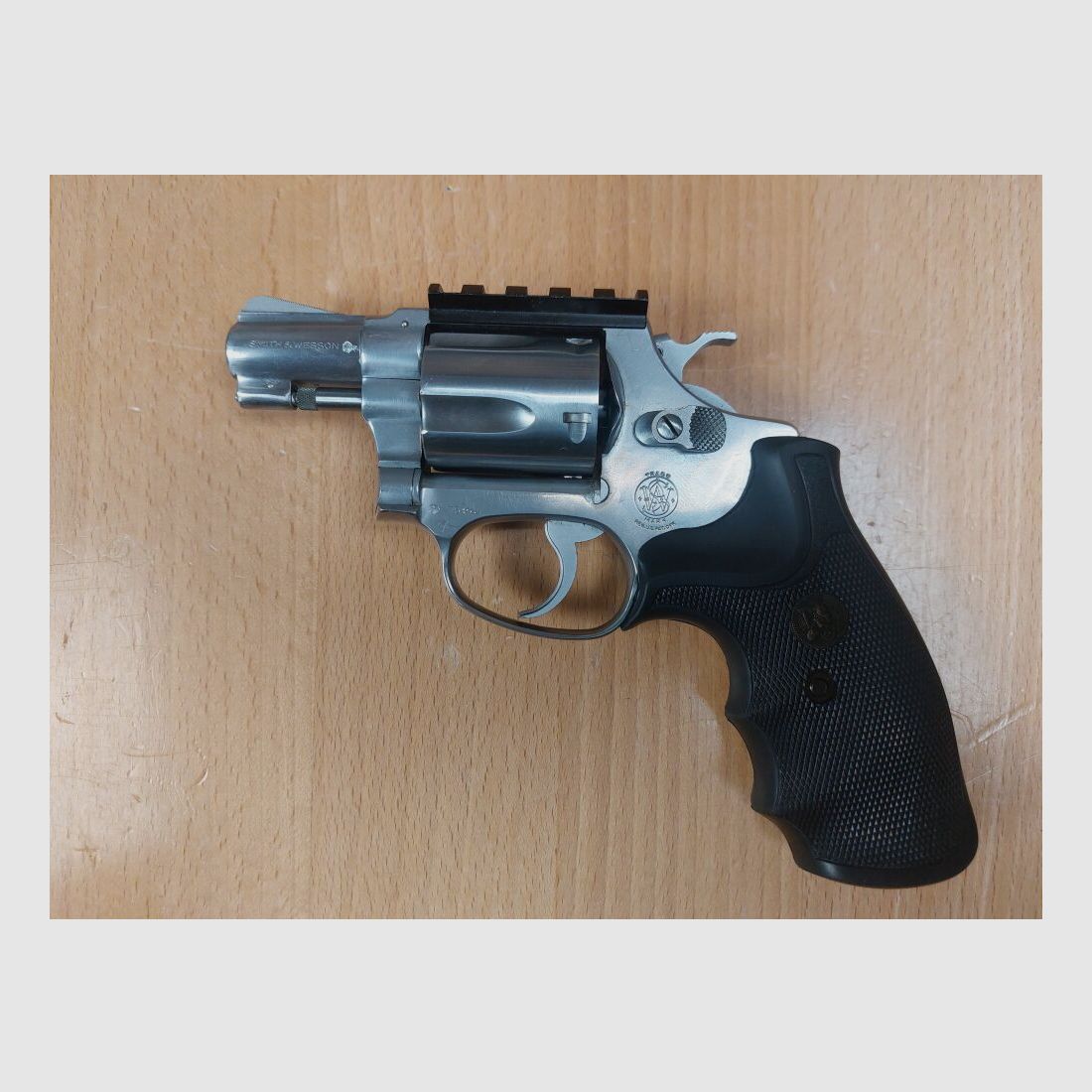 Smith & Wesson, USA 60, image 1 of 7