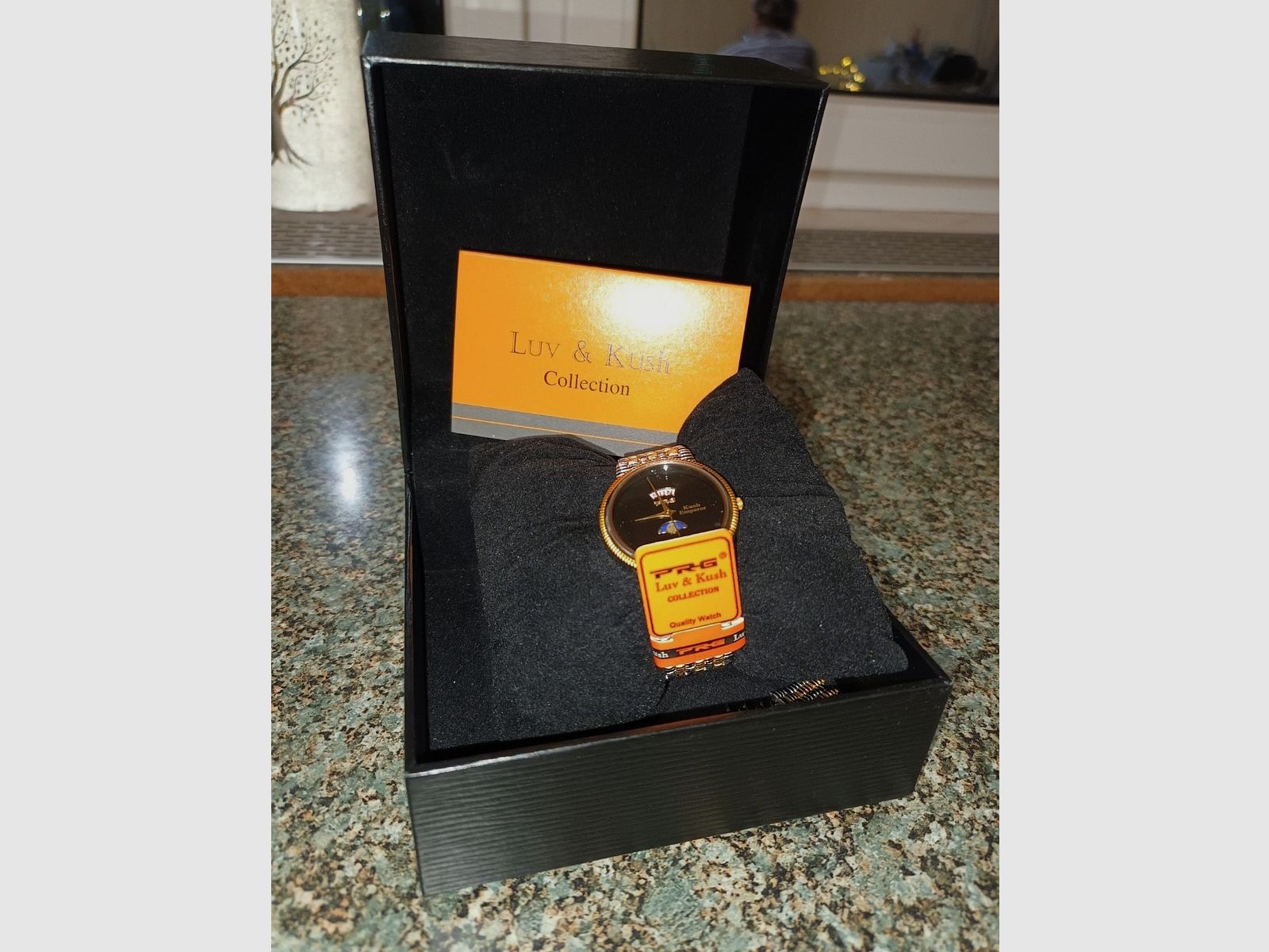 Armbanduhr mit 18 K Gold, Schweizer Uhrwerk Mondphase, Datum und Wochentag