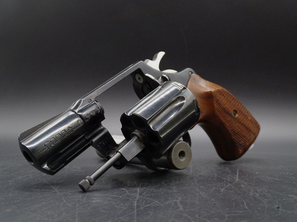 Colt Cobra 2" Kaliber .38 Special BJ 1977	 Cobra