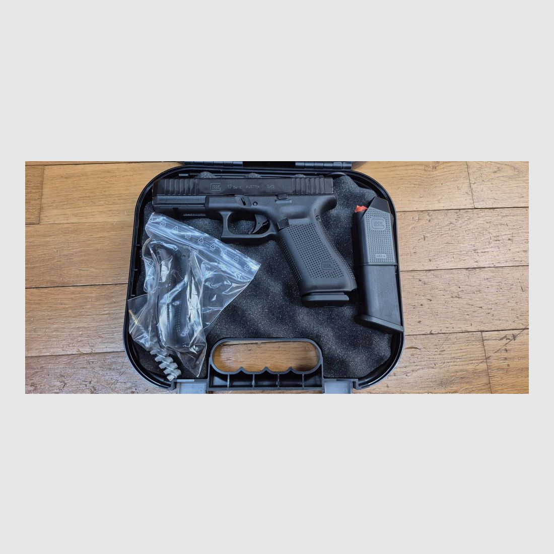 SPECIAL PRICE! Glock 17 Gen5 FS Pistol – 2 magazines 17 rounds – Cal 9X19 – The great classic of the brand! – NEW FIREARM!, image 2 of 10