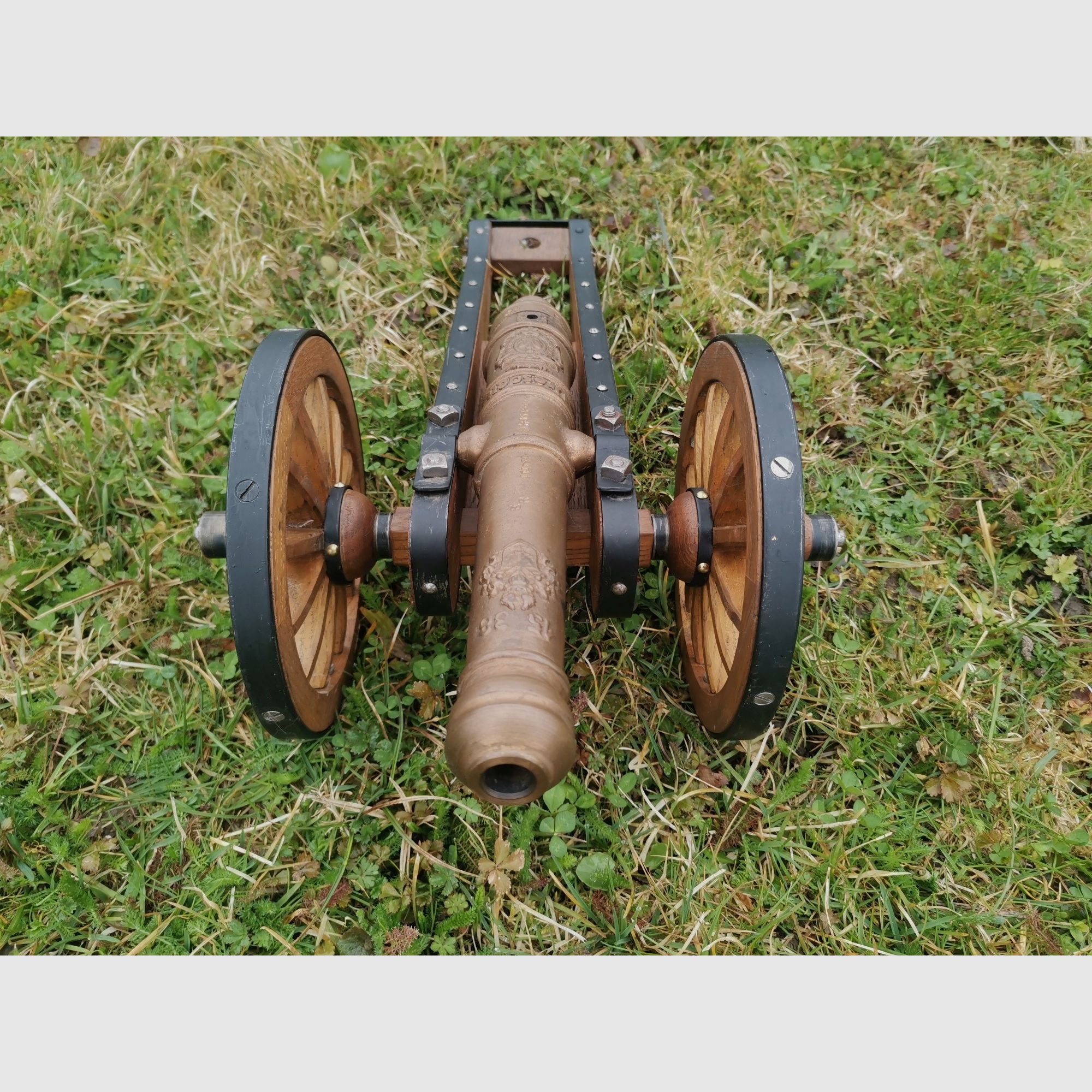 Cannone con valido colpo vivo, cannone a retrocarica, petardo, cannone da saluto