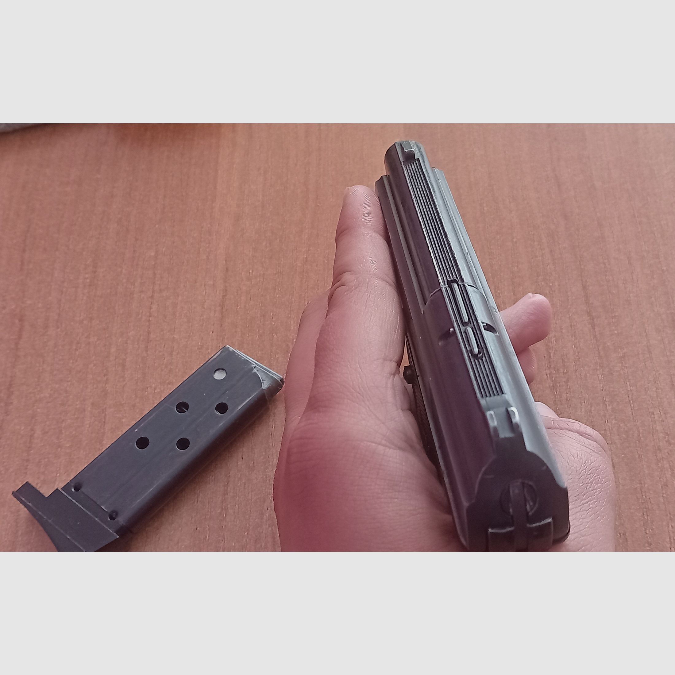 Reck FBI 8000 Cal. 8 mm Knall dans le PTB 387/2