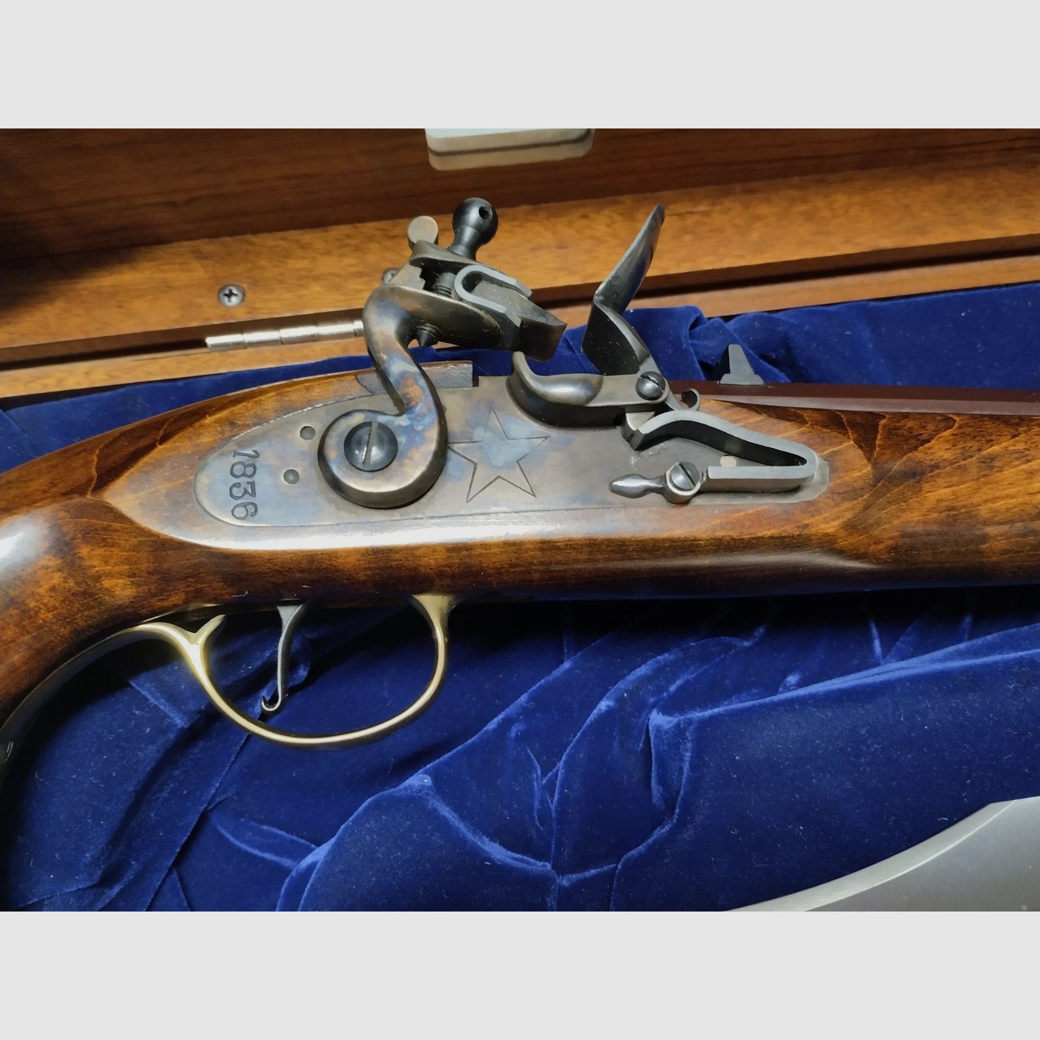 Bardzo ładne pudełko Pedersoli Alamo 1836 z pistoletem na kapiszony Navy Moll kal. 45 + nożem Bowie, w stanie nowym!