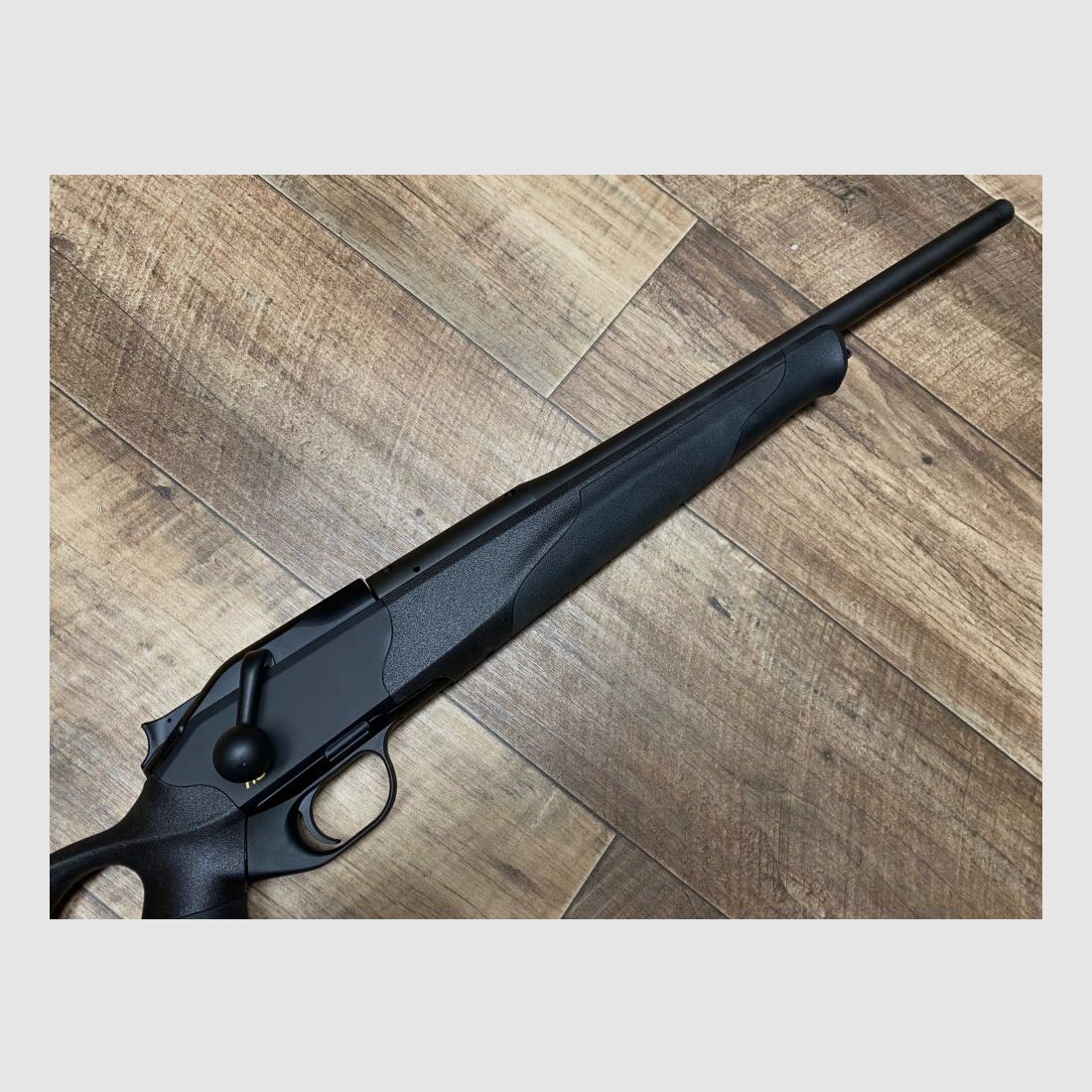 Blaser R8 Ultimate broń damska krótka kolba kolor specjalny CZARNY .308Win
