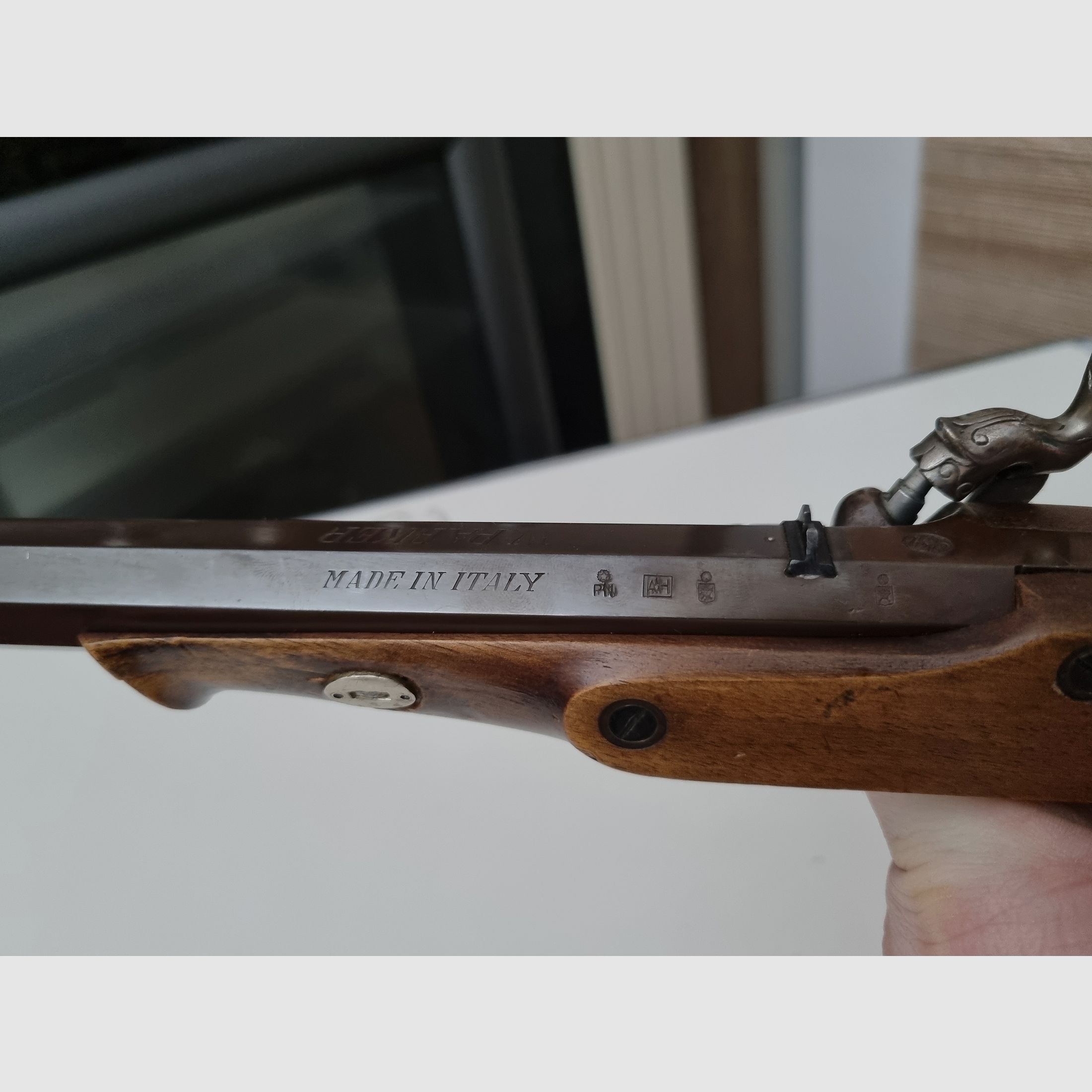 Front-loading percussion pistol model W. Parker of London caliber: .45