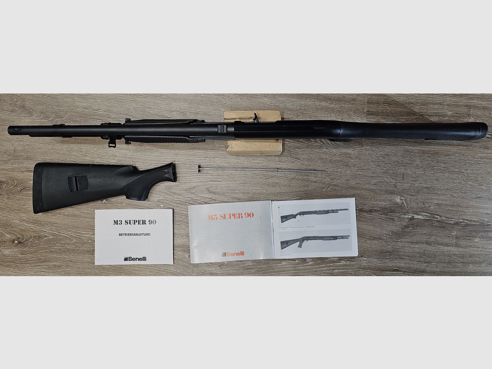Benelli M3 Super 90, caliber 12/76, short barrel length, pistol grip and standard stock