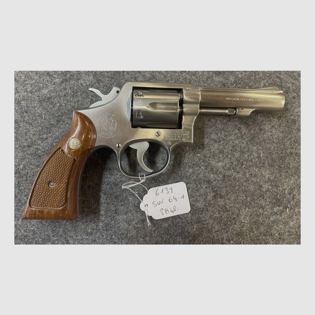 Smith + Wesson 64-1